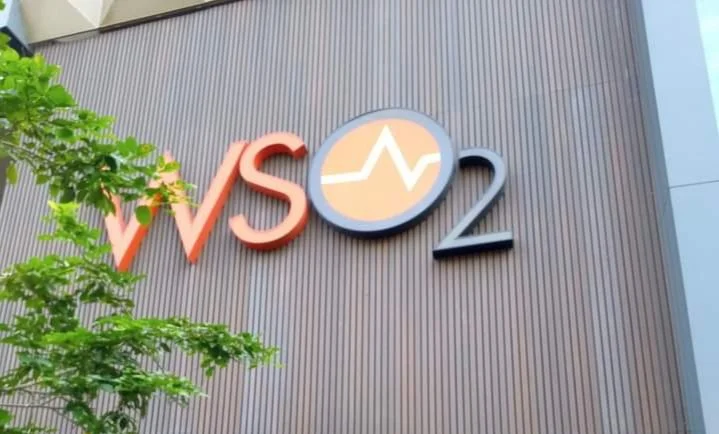 WSO2 logo on the side of a building with a green tree in the foreground