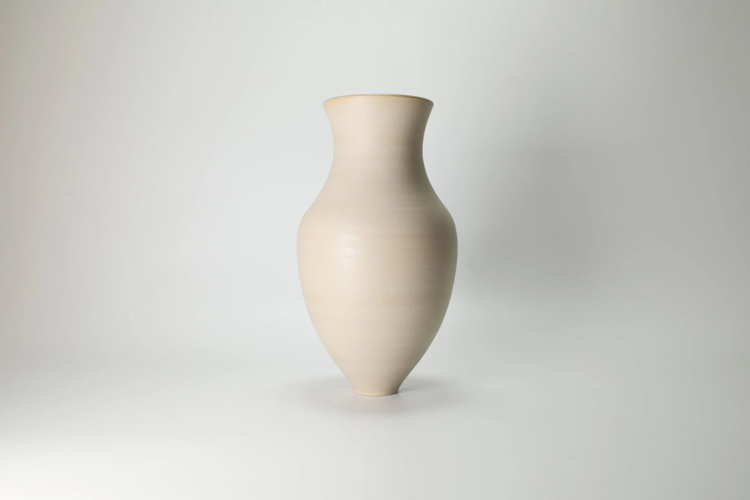 Wide-Mouth Vase on Tiny Foot No. 41
