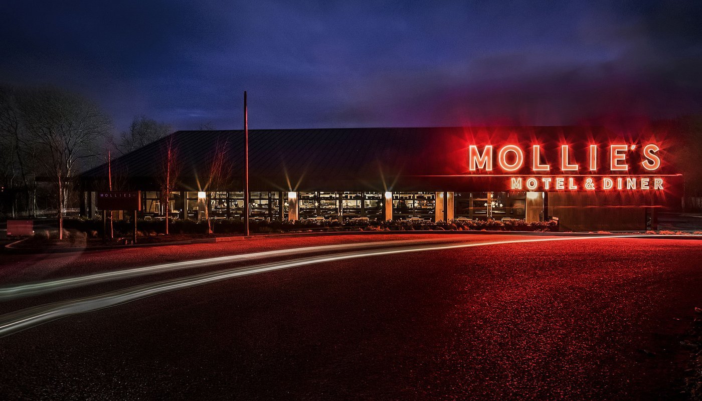 Inspired by the retro American roadside pit-stop, Mollie’s Diner Oxfordshire combines contemporary Soho House design