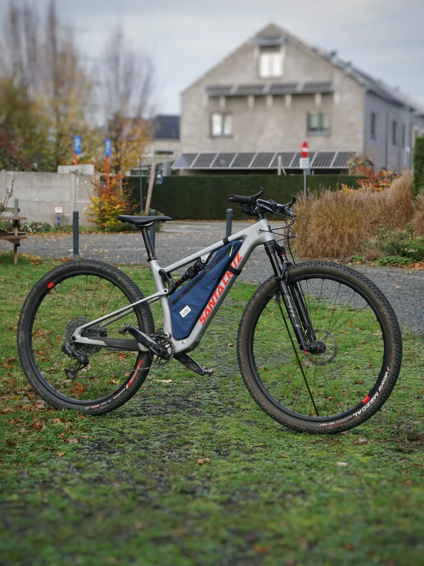 A custom Full Framebag for Brecht in Ghent 🇧🇪

Brecht recently rode the @frenchdivide as an introduction to Ultra racing and is already looking forward to his next challenge. From now on a custom Framebag will accompany him and his Santa Cruz Blur 