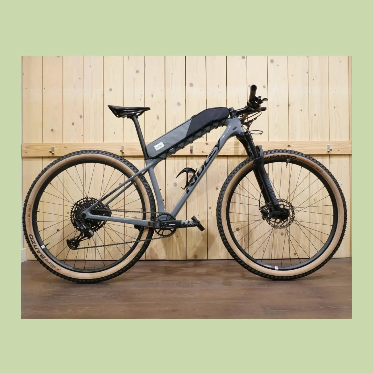 "If you are not willing to risk the unusual, you will settle for the ordinary."

Broes asked me for a bag for his @ridley_bikes Ignite SLX. From the beginning it was clear that the unconventional top tube shape would create some challenges,