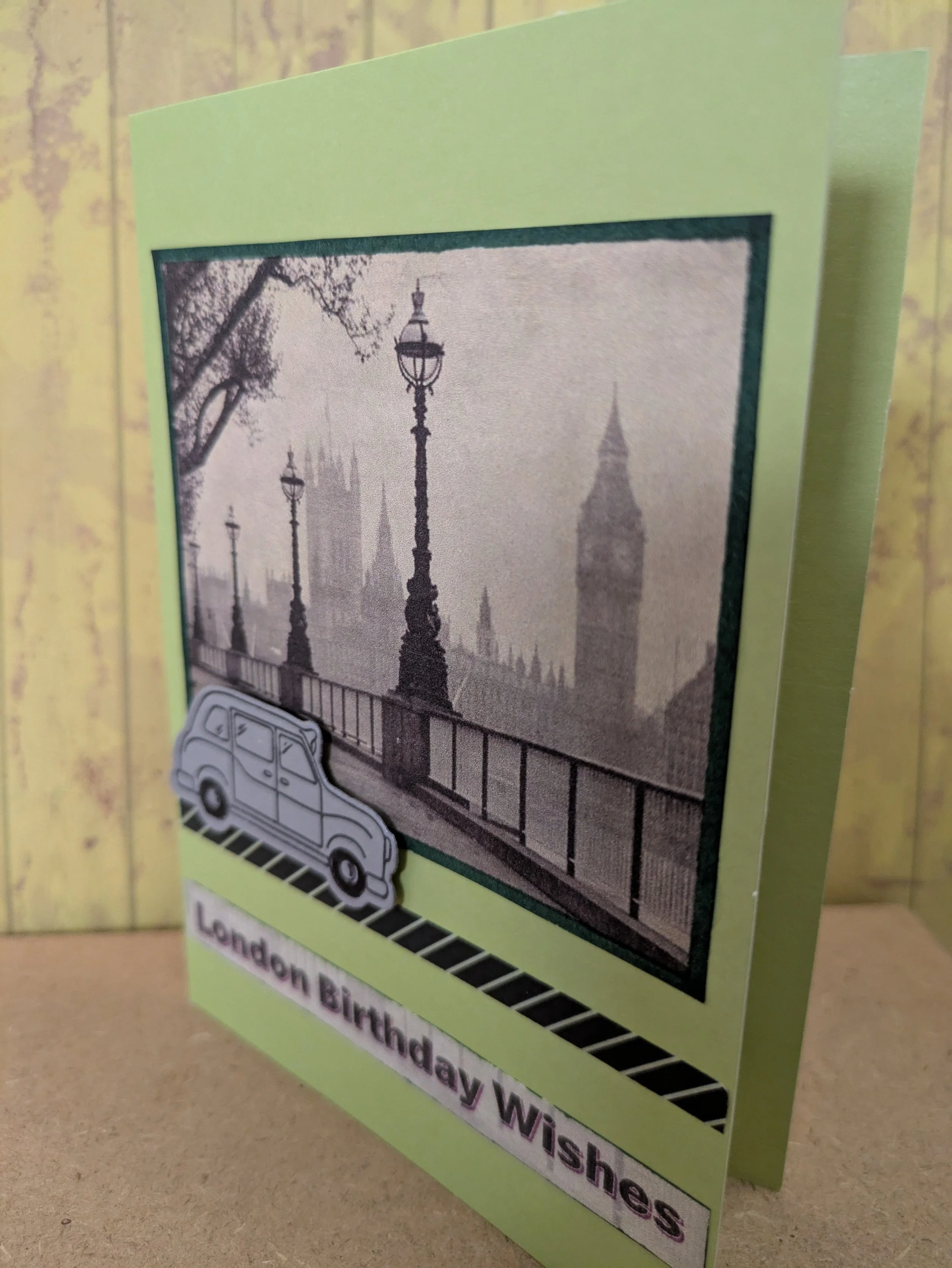 Taxi city London Thames side.jpg