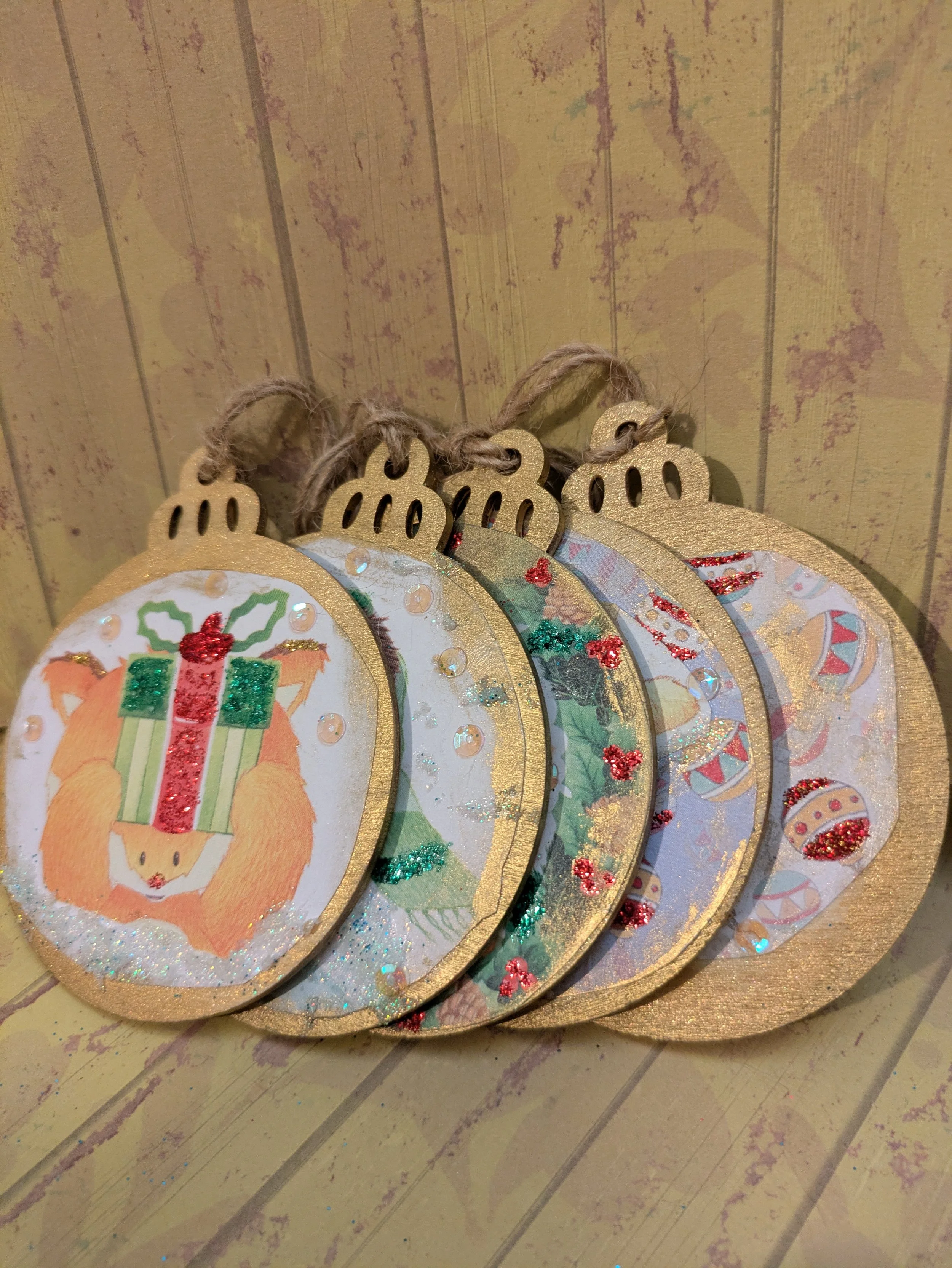 Rustic animal flat baubles x5 gold.jpg
