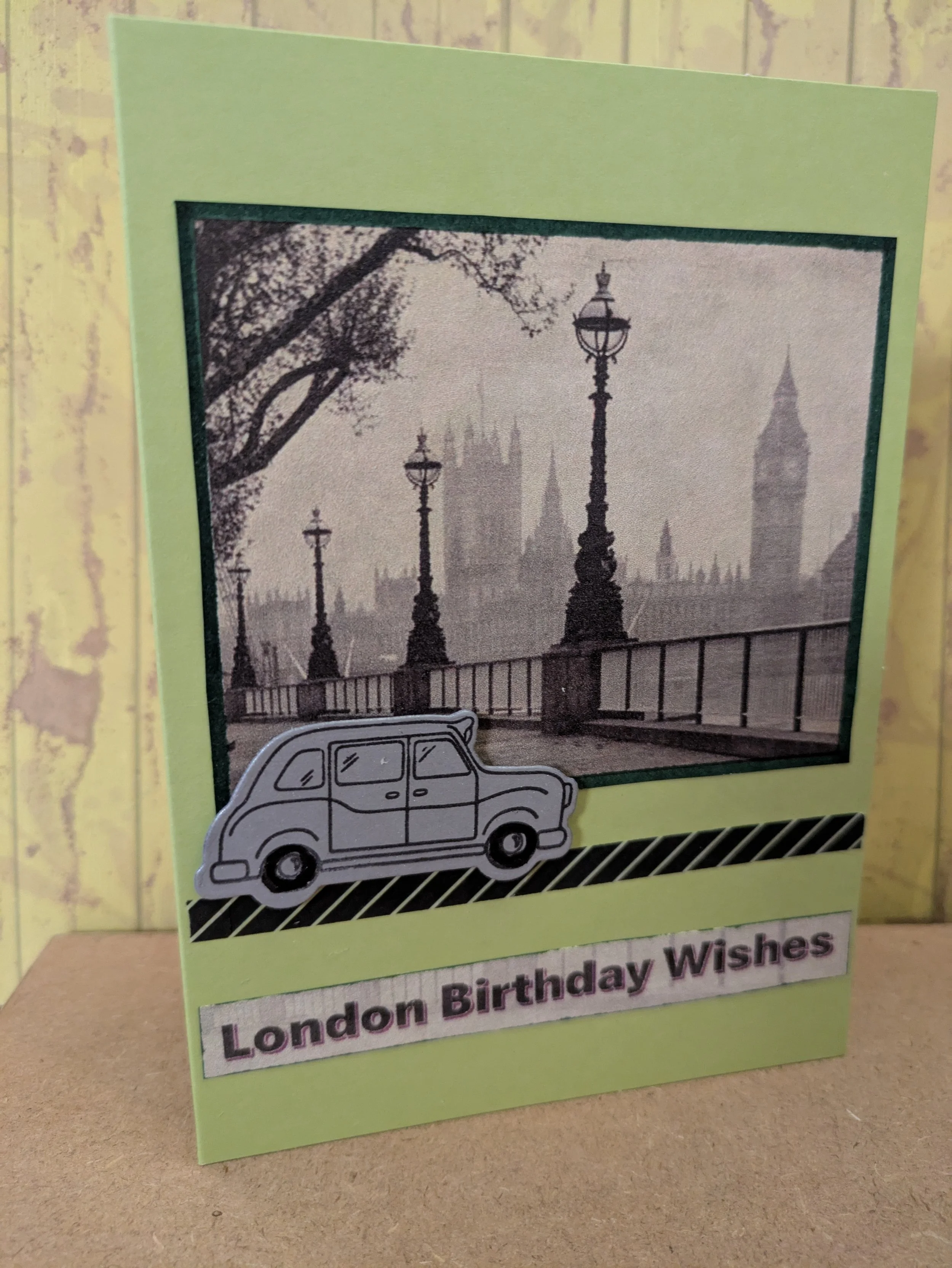 Taxi city London Thames 3.jpg
