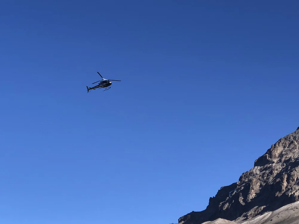A rescue helicopter going to Barafu