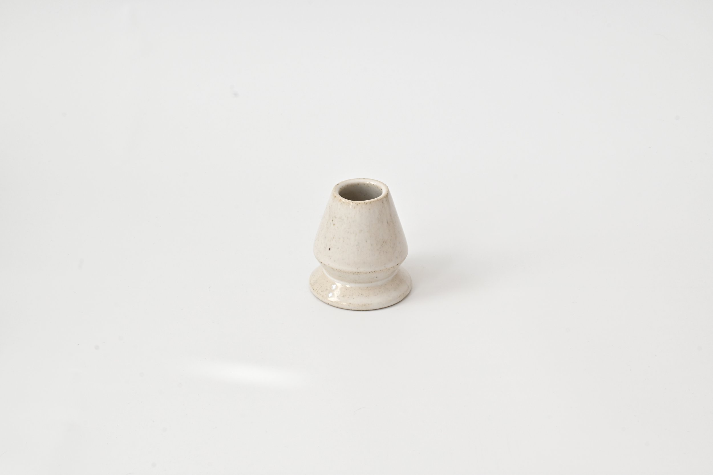 white chasen stand