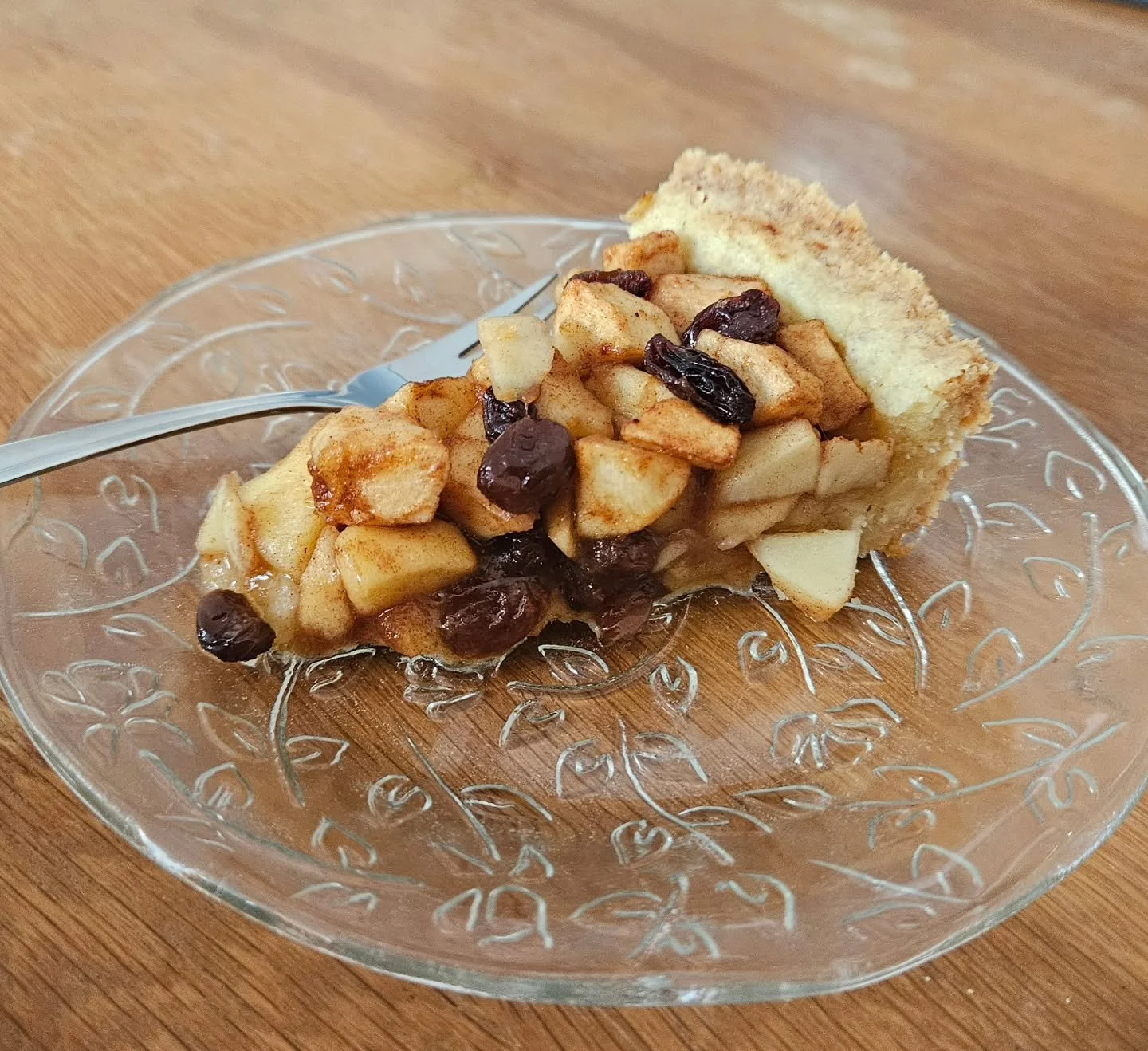 It's fall y'all! I baked #vegan #apple #pie this other day. The recipe is on my #YouTube #channel. 🍎🥧
P.S. Did you know my channel had its 12th birthday the other day? I've been creating and posting videos for so long! 🤭
#applepie #applepie🍎 #pla