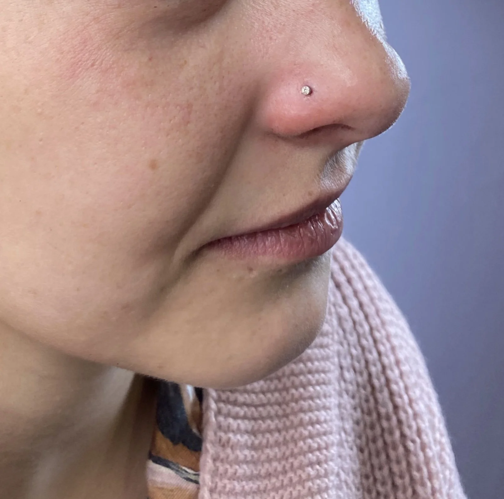 InaraTattoo nenän sivu lävistys.JPG