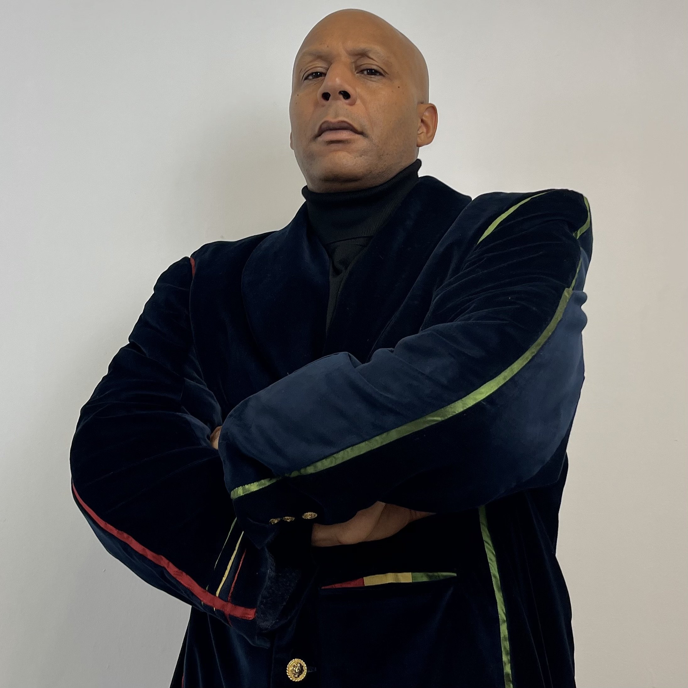 Manteau de velours aux détails Sénégalais. Création Sur-Mesure