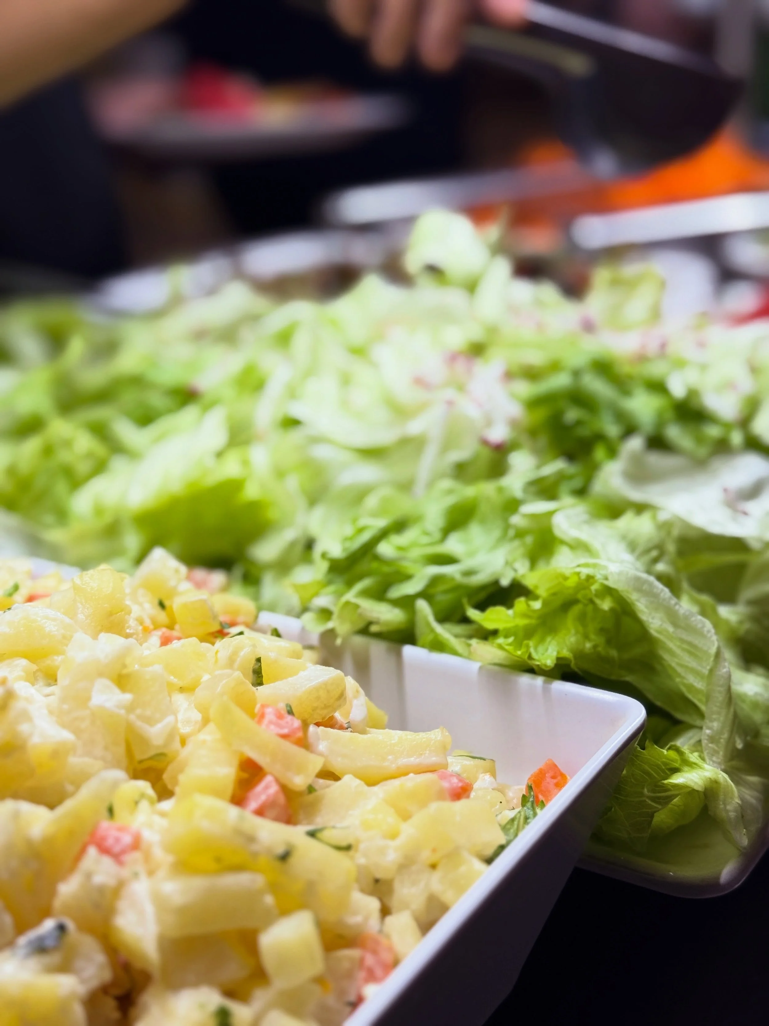 Comida brasileira de verdade com buffet sem balan&ccedil;a e suco incluso por apenas R$25🇧🇷💛.

#domramalhorestaurante #brasilia