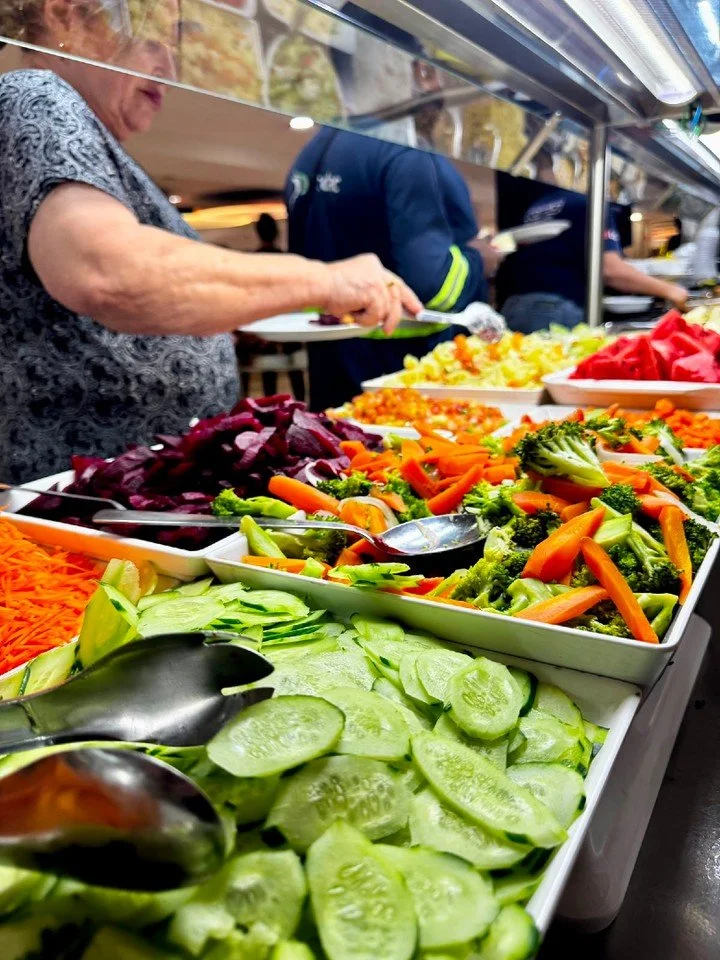 Seu almo&ccedil;o ainda precisa ser caro para ser completo? 

No Dom Ramalho Restaurante, voc&ecirc; encontra buffet sem balan&ccedil;a em Bras&iacute;lia por apenas R$25, monta seu prato uma vez &agrave; vontade e ainda ganha suco natural da fruta. 