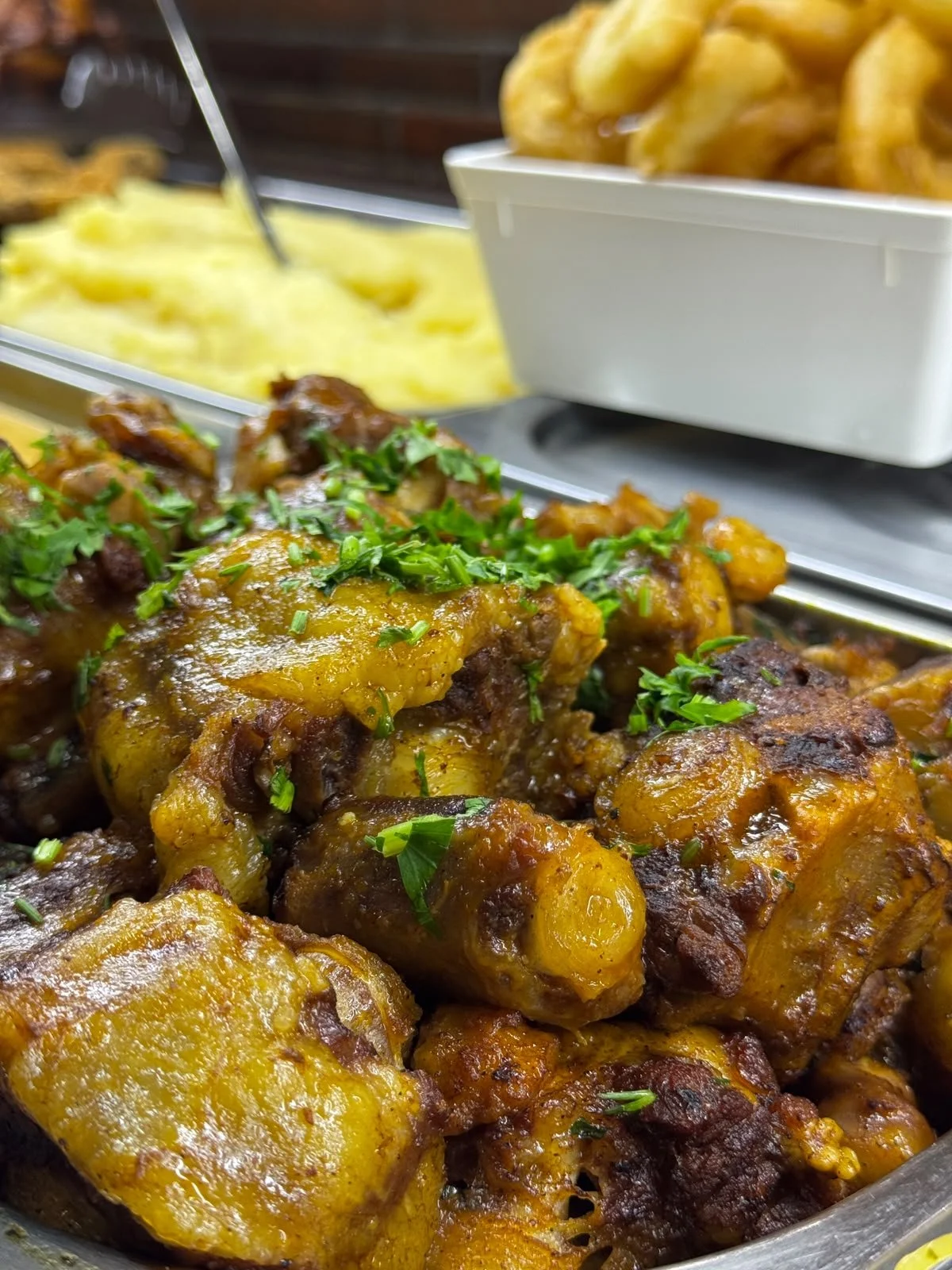 Rabada com agrião servida no Dom Ramalho Restaurante, referência em comida mineira e buffet sem balança em Brasília.