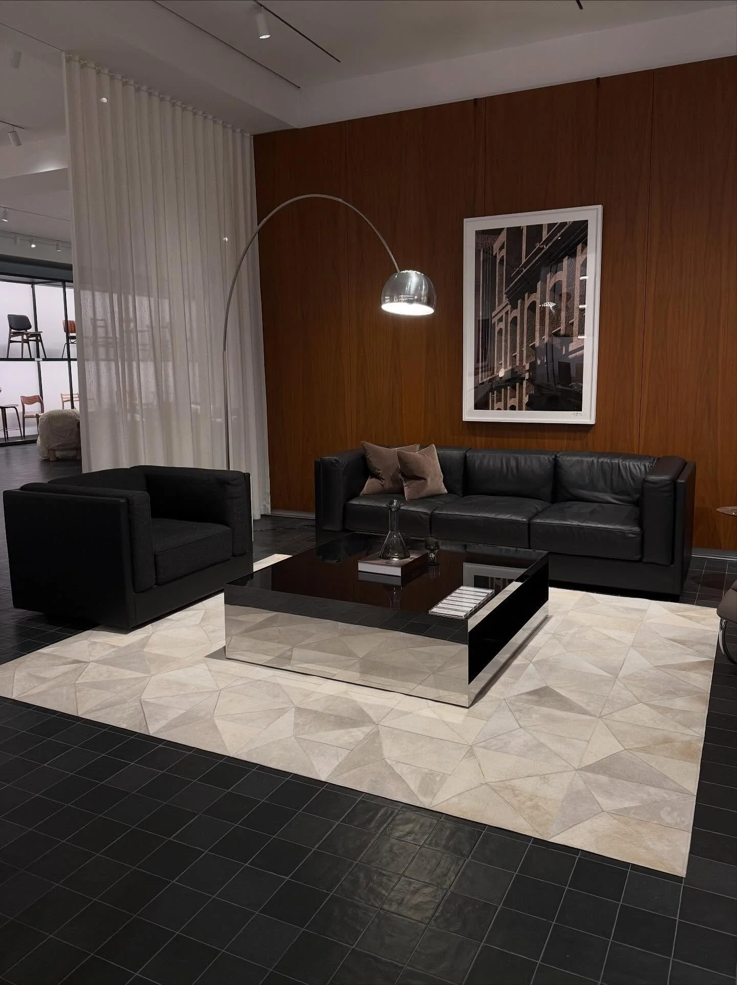 Now open at UTC mall in Sarasota,FL is a Design Within Reach showroom. DSW is known nationally as a dealer for reproductions from iconic designers and brands such as Knoll, Herman Miller, Thayer Coggin and more serving contemporary, modern and mid ce