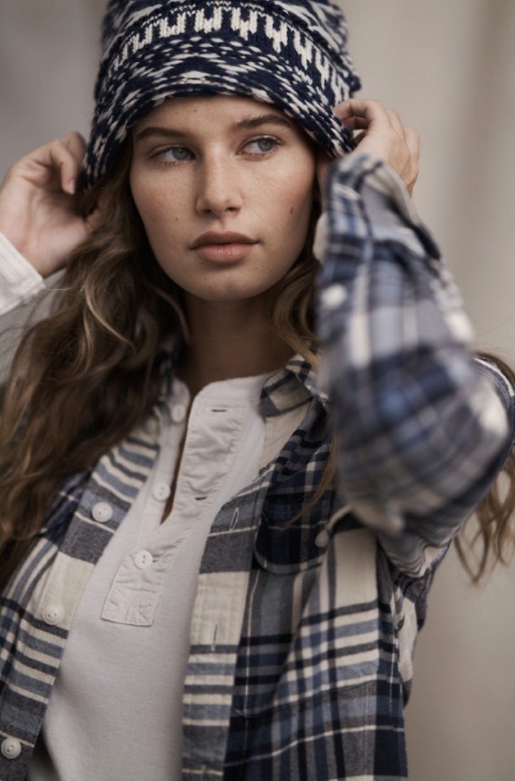 HOLIDAY 23