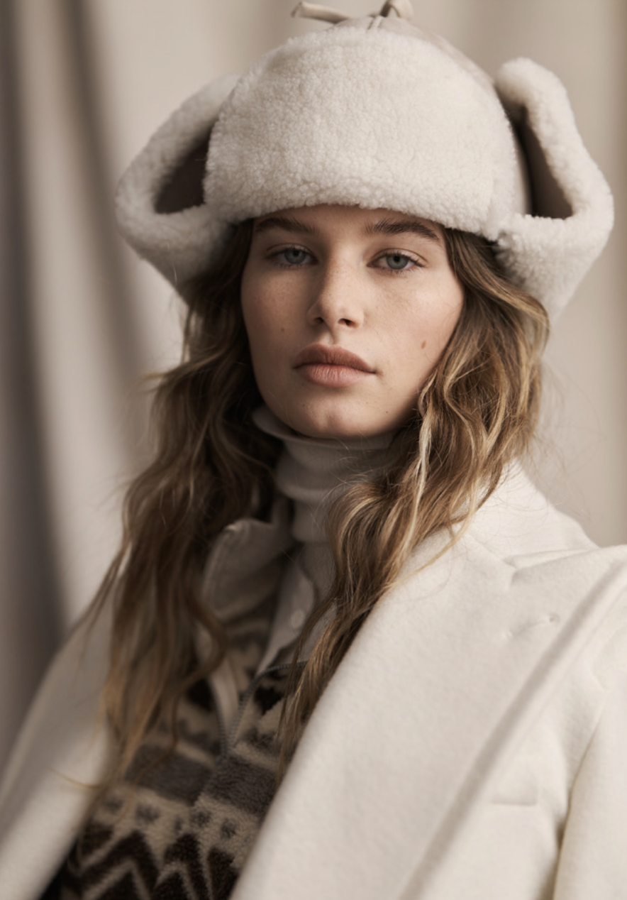 HOLIDAY 23