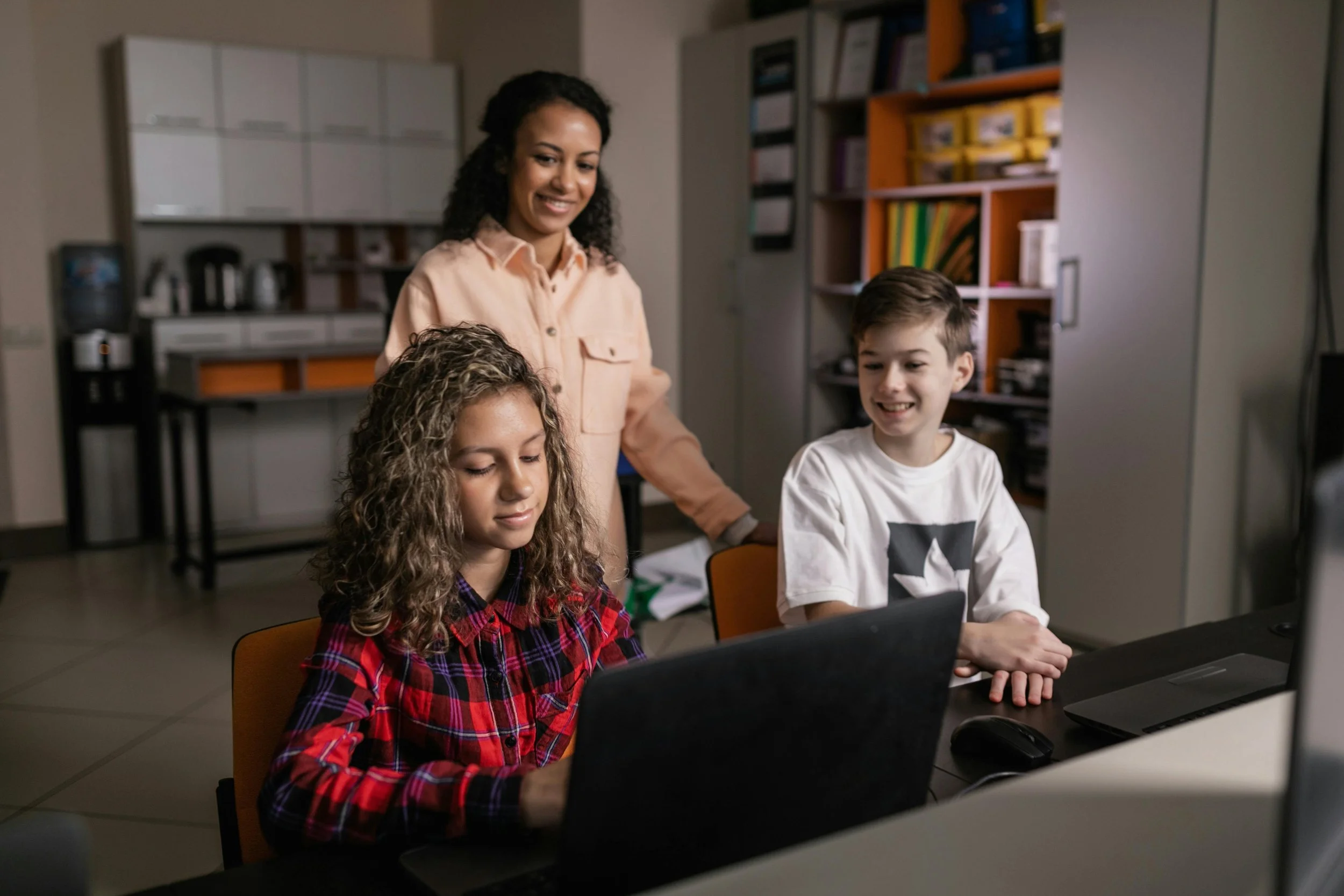 How can microlearning be integrated into K-12 education?