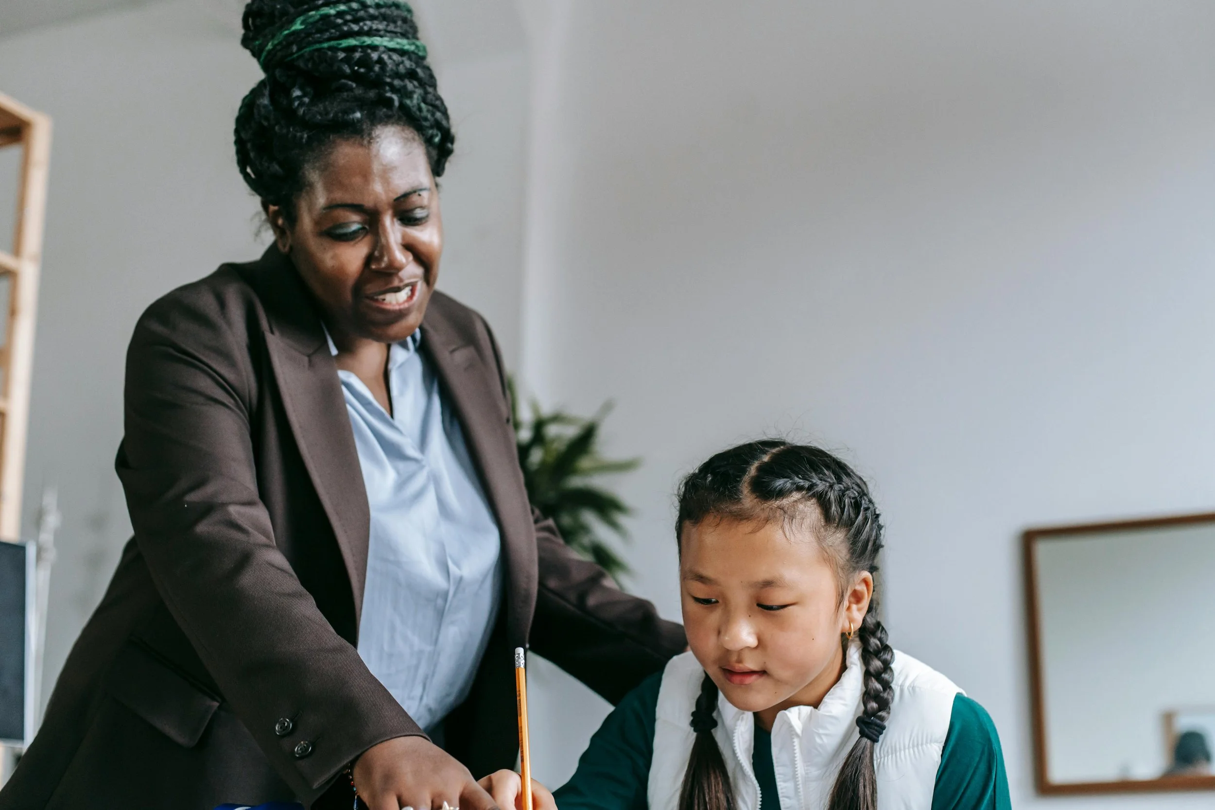 What are best practices for providing constructive feedback to students?