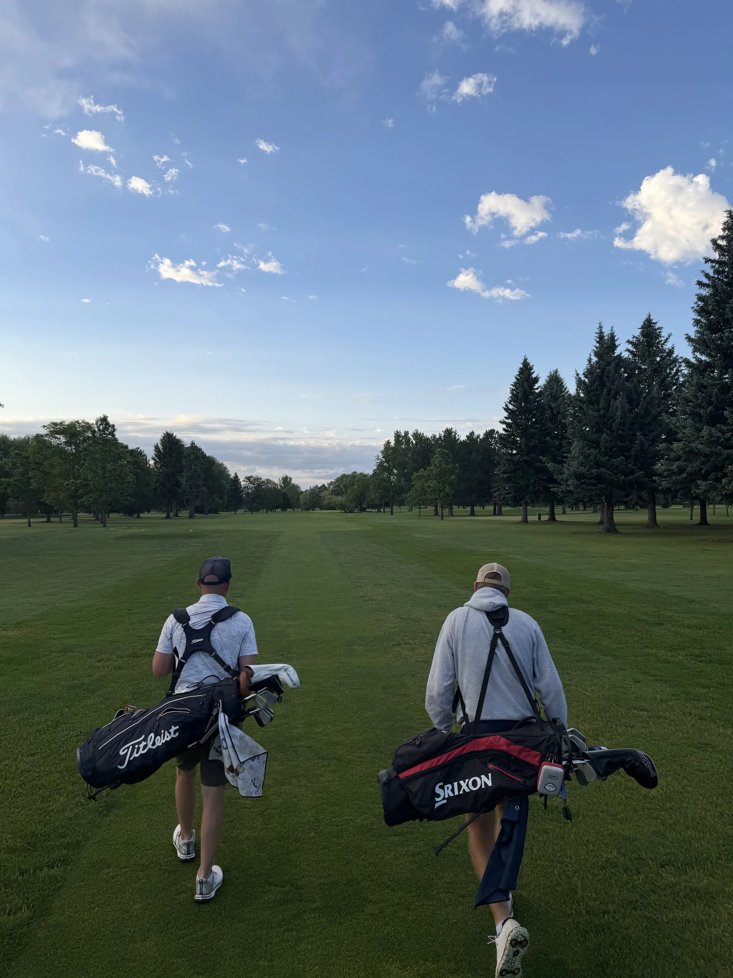 2 golfers on a fairway