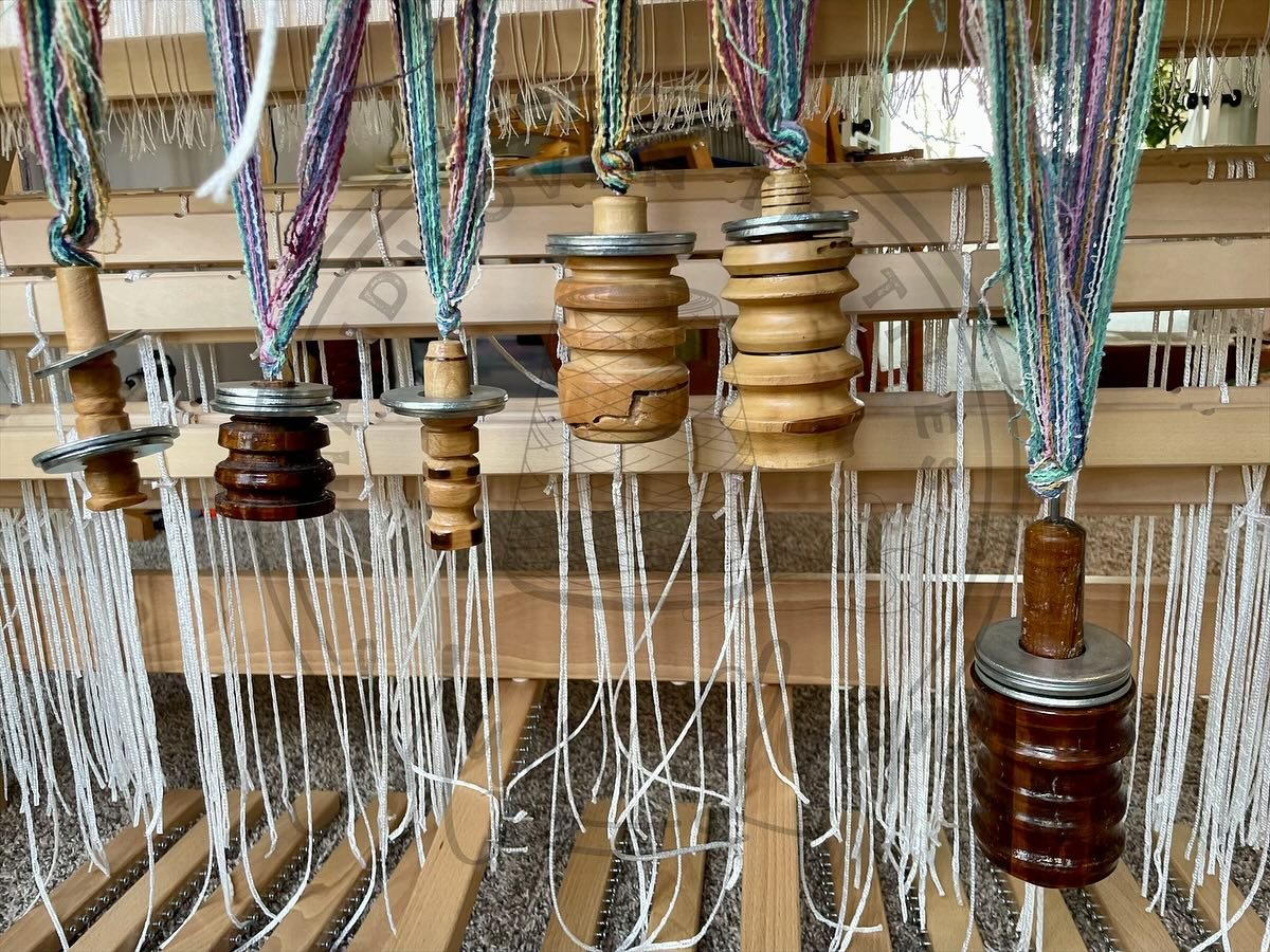 Super thankful for my dad being a woodworker and turning these little weights for me years ago. I use them ALL the time for dressing the loom, adding a missing thread or adjusting tension on a loose thread while weaving. Thanks Dad ❤️ #mauiloom #dads