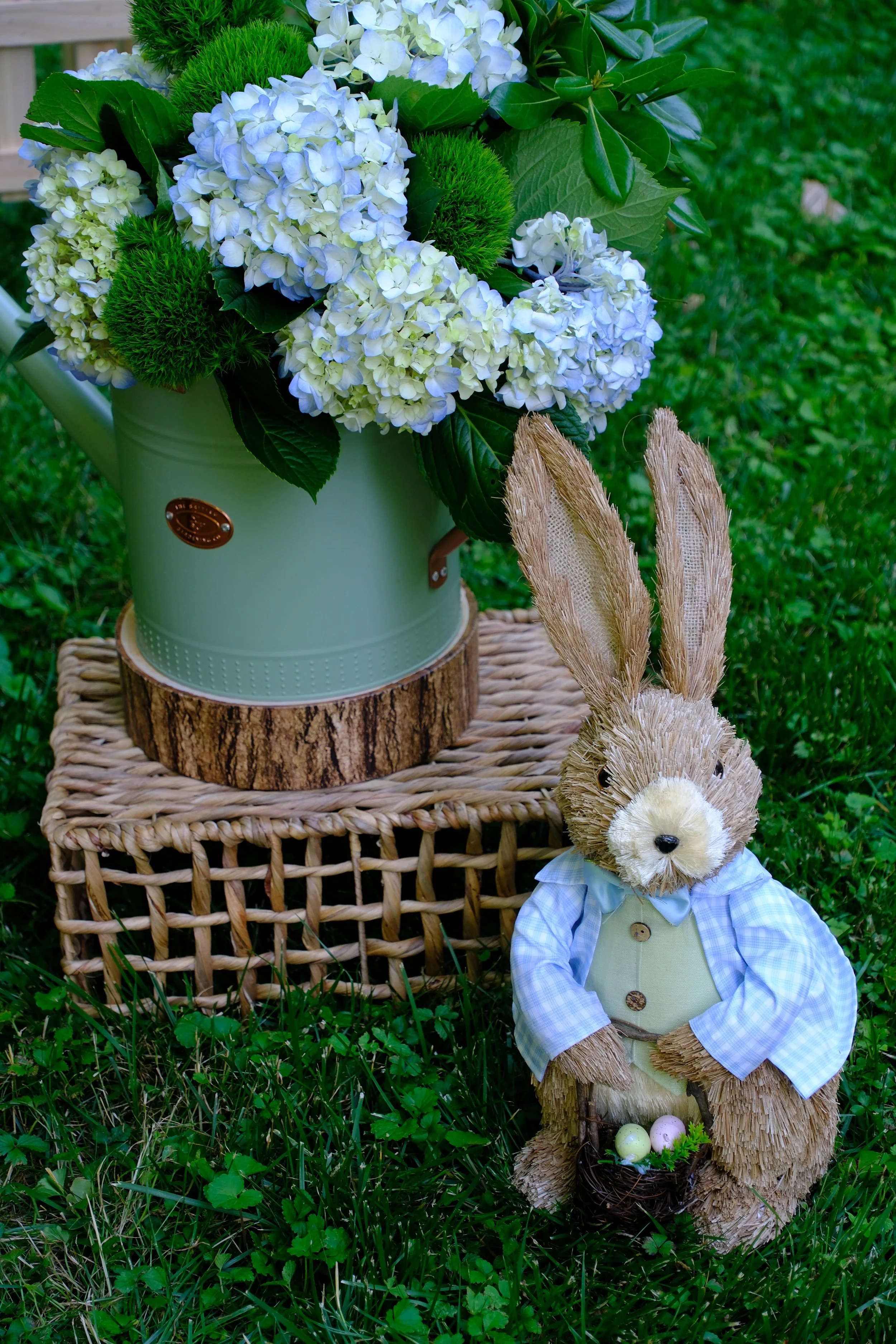 Bring storybook charm to life with our Peter Rabbit-inspired décor, featuring whimsical bunny figures, lush garden vegetables, and fresh floral arrangements. Perfect for baby showers, birthdays, and spring celebrations, this enchanting setup blends r