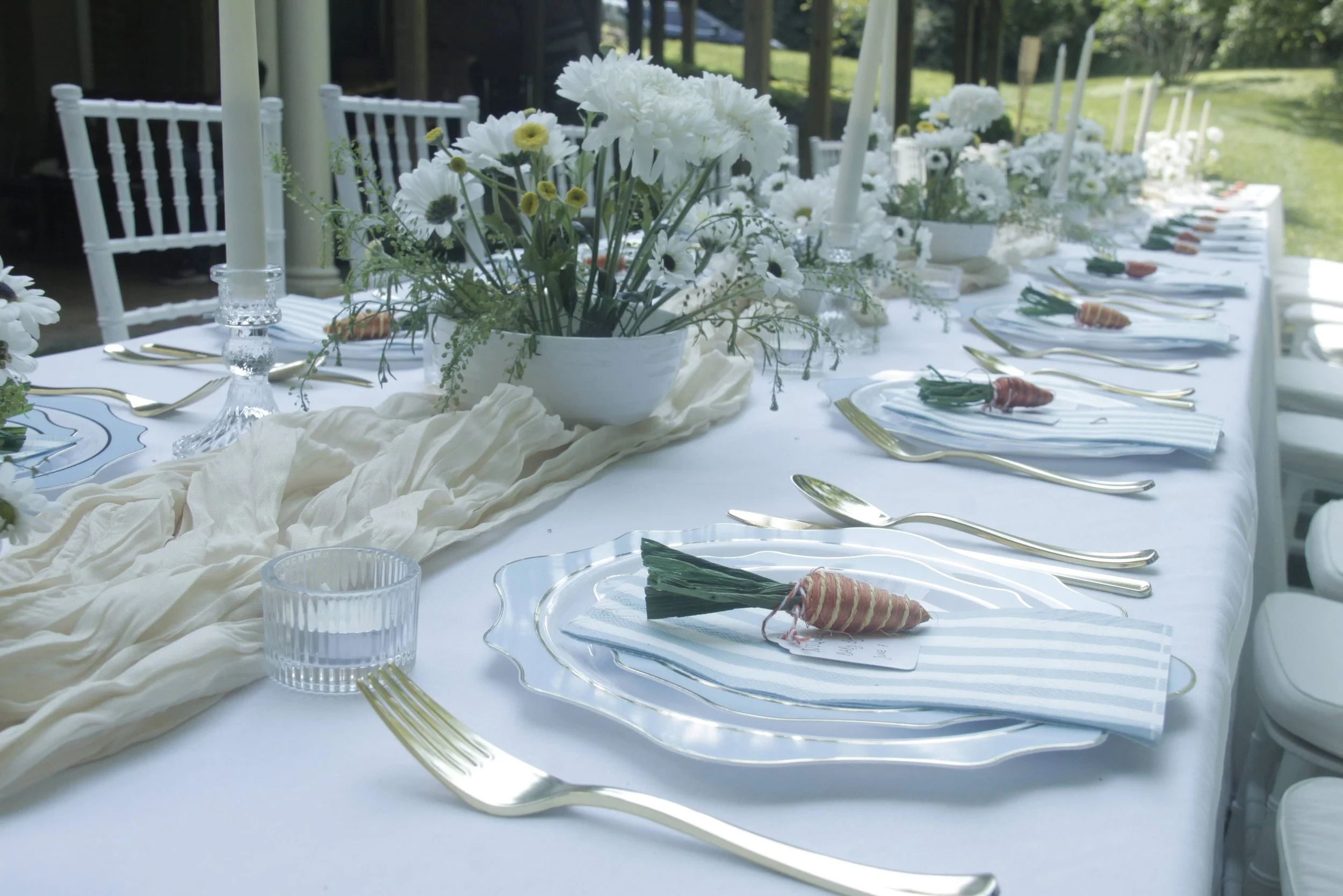 A whimsical Peter Rabbit garden party brought to life with fresh florals, gold accents, and soft candlelight. Perfect for birthdays, baby showers, and springtime celebrations, this charming tables cape blends storybook magic with elegant outdoor dini
