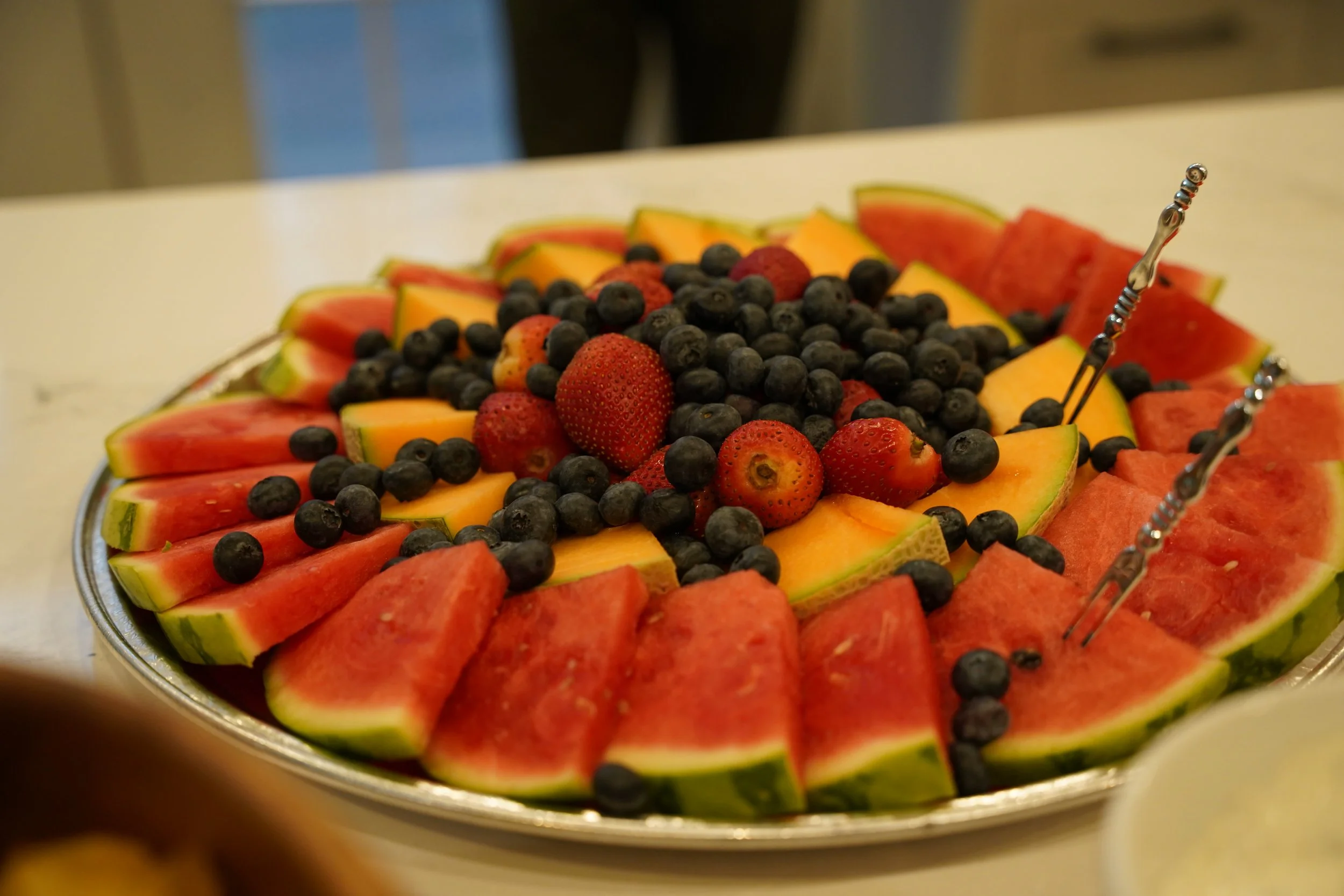 kids-birthday-owl-rainbow-theme-pastel balloons-kids-activity-personalized celebrations-design-rainbow -theme-appetizer table design-rainbow -theme-fruit plater