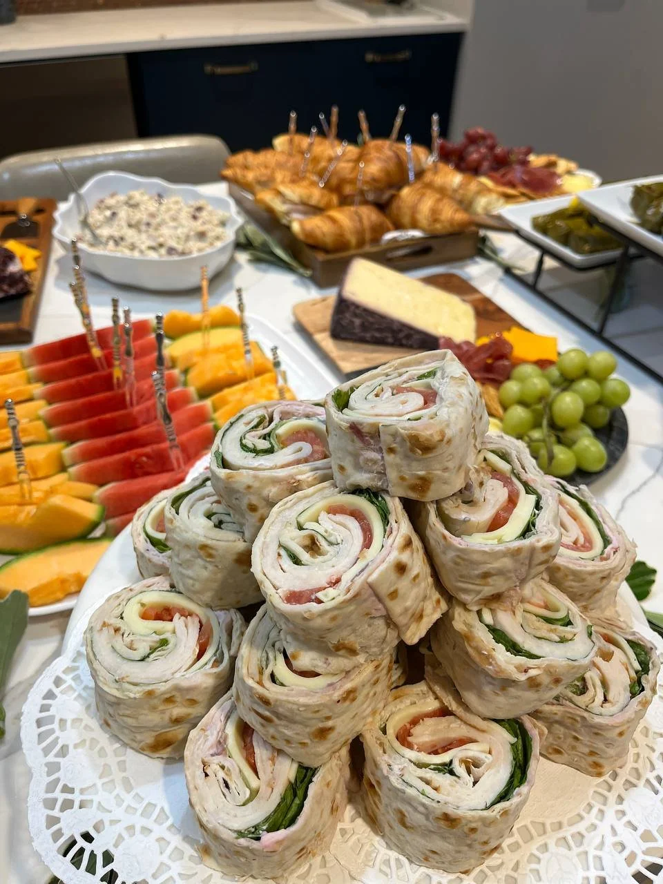 Kids-birthday-jungle-theme-cake decoration-personalized celebrations-appetizer table design-appetizer