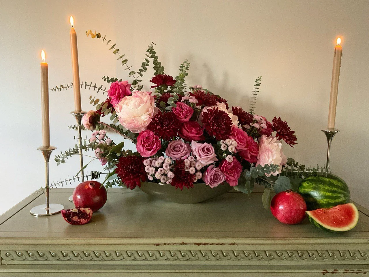 flower design-Yalda Table design-timeless design- personalized design- burgundy and purple flower-seasonal decoration