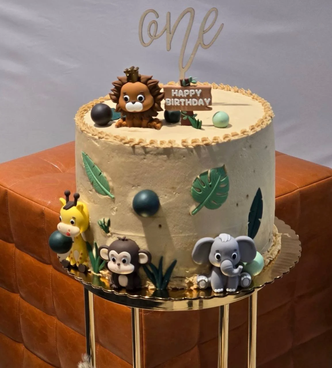 Kids-birthday-jungle-theme-cake decoration-personalized celebrations-appetizer table design-jungle them-one year-kids-birthday-backdrop-design-balloons-design 