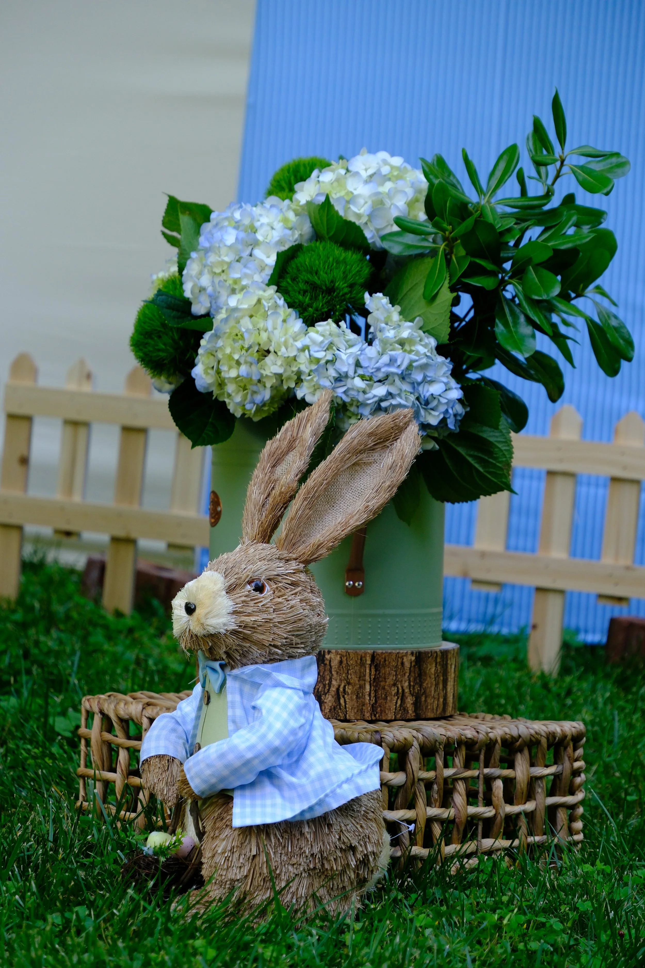 Bring storybook charm to life with our Peter Rabbit-inspired décor, featuring whimsical bunny figures, lush garden vegetables, and fresh floral arrangements. Perfect for baby showers, birthdays, and spring celebrations, this enchanting setup blends r