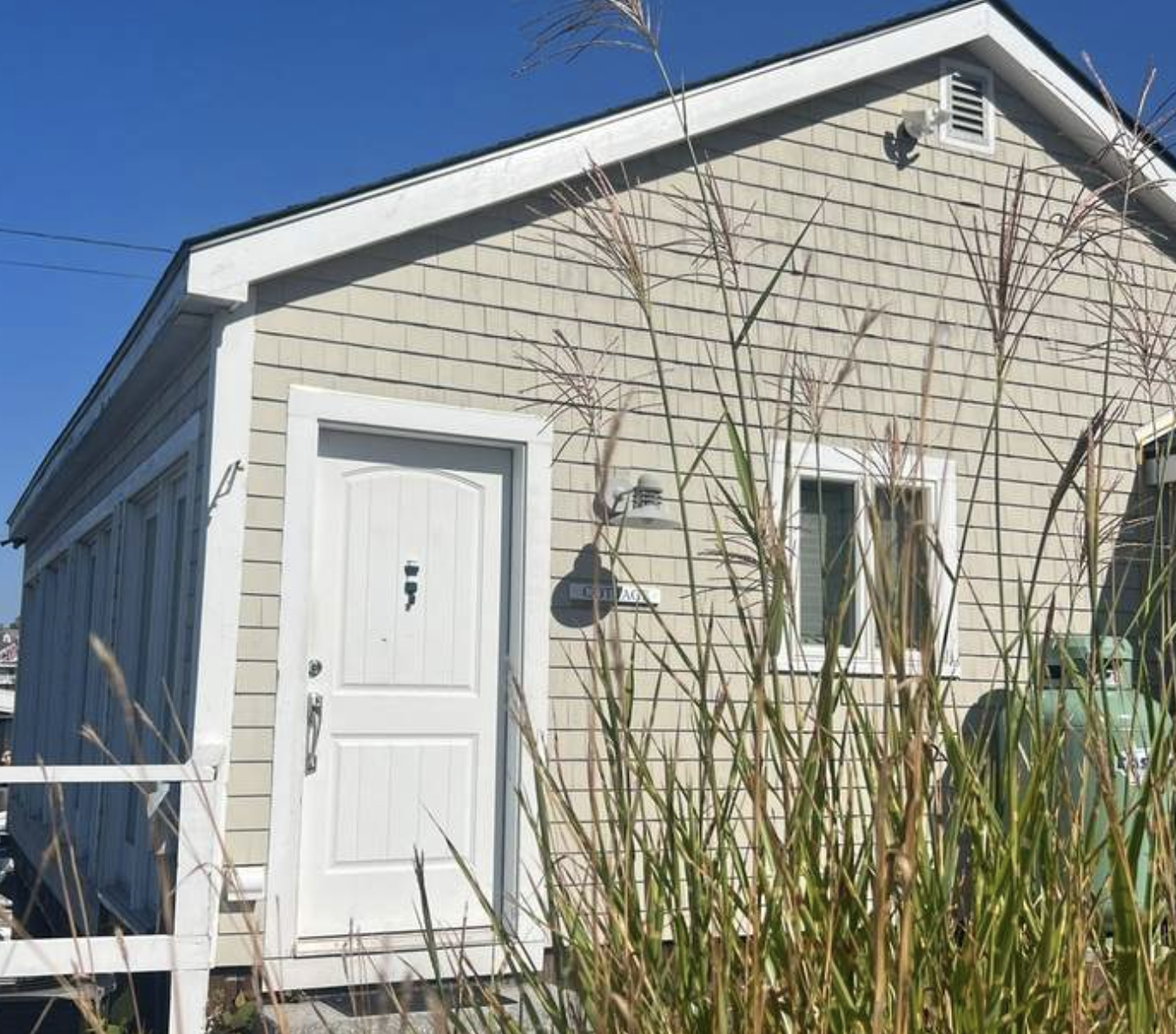 She Buys Travel / Hotel Review: Breakwater Inn in Kennebunkport Maine Makes a Picturesque Coastal Getaway