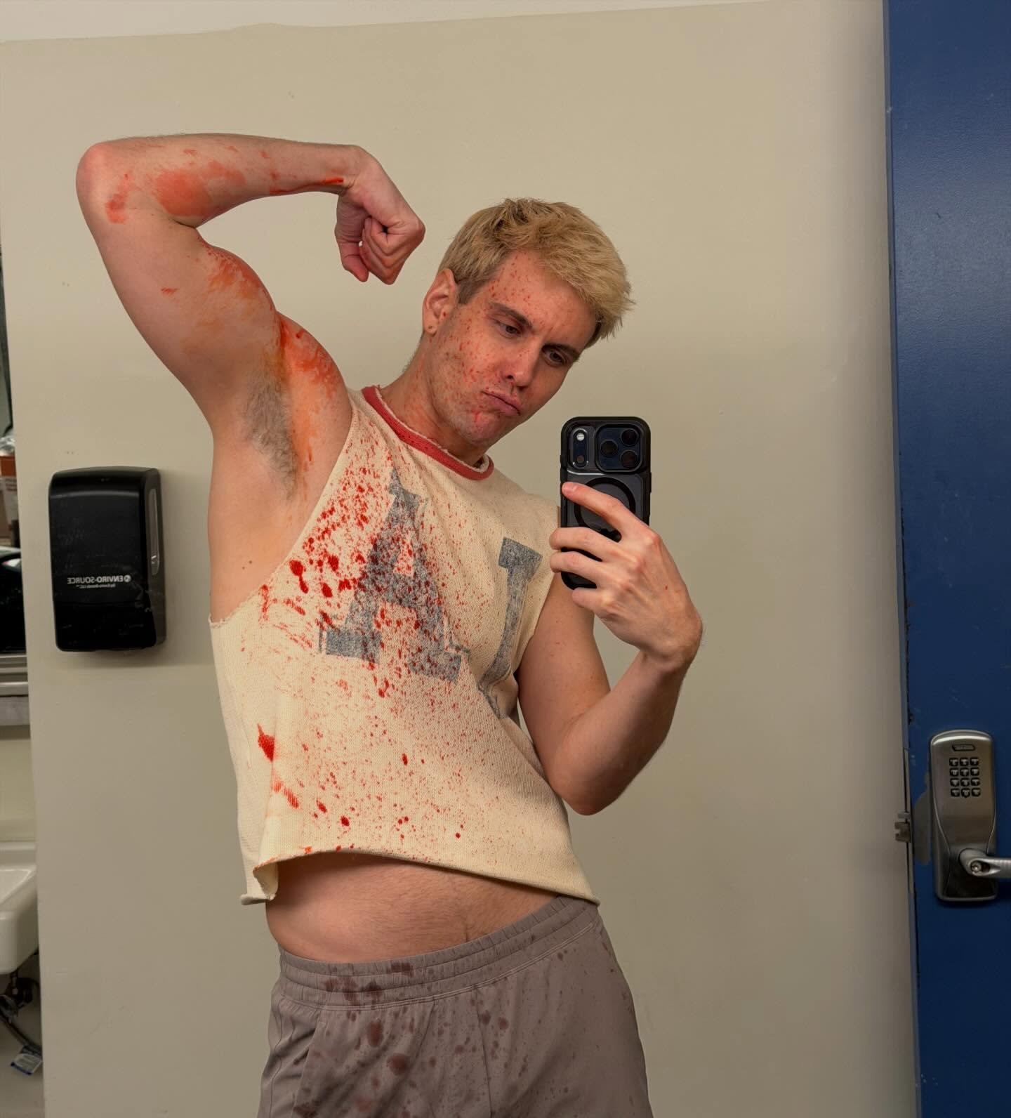 Doing my best @derekchadwick tonight in @messywhitegays 5 pm!