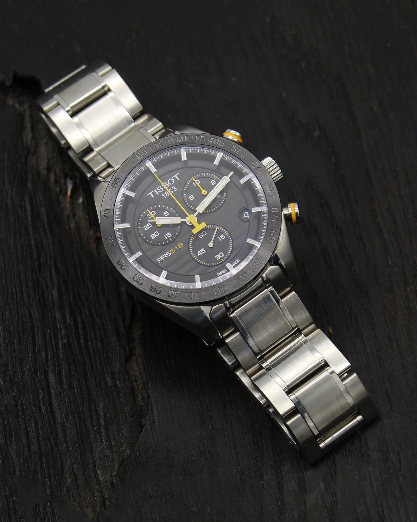 ⚫🟡 Bold. Sporty. Unmistakable.⚫🟡

Here&rsquo;s the striking Tissot PRS 516 Chronograph (Ref. T100.417.11.051.00) with a black dial and yellow accents.

✔️ Chronograph functionality
✔️ 100m water resistance
✔️ Swiss quartz precision
✔️ Steel bracele