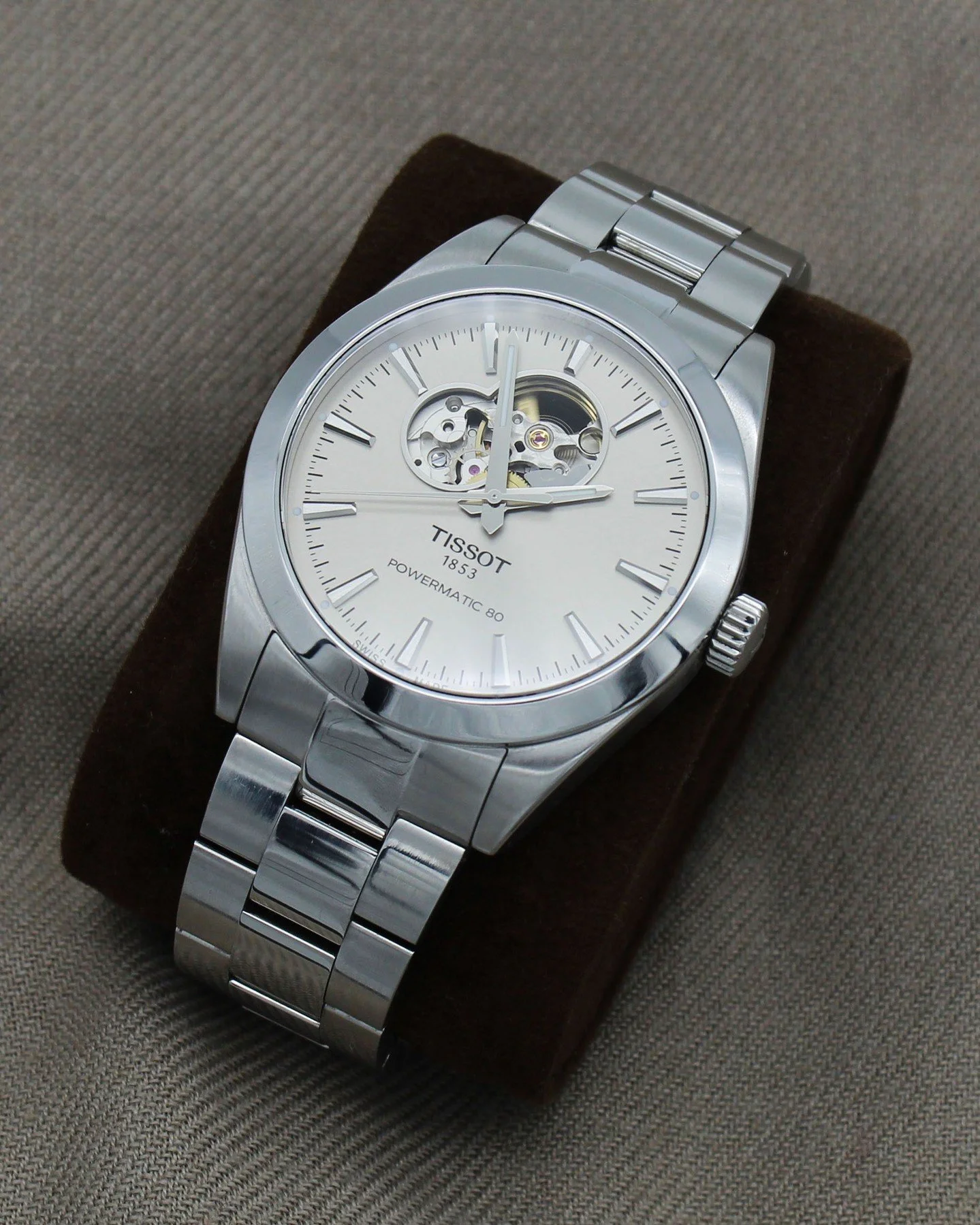 ✨ Tissot Gentleman Open Heart Powermatic 80 ✨

A beautifully engineered timepiece featuring open-heart display, showcasing the Powermatic 80 movement balance wheel. This model comes in perfect condition, complete as a full set, and is currently avail