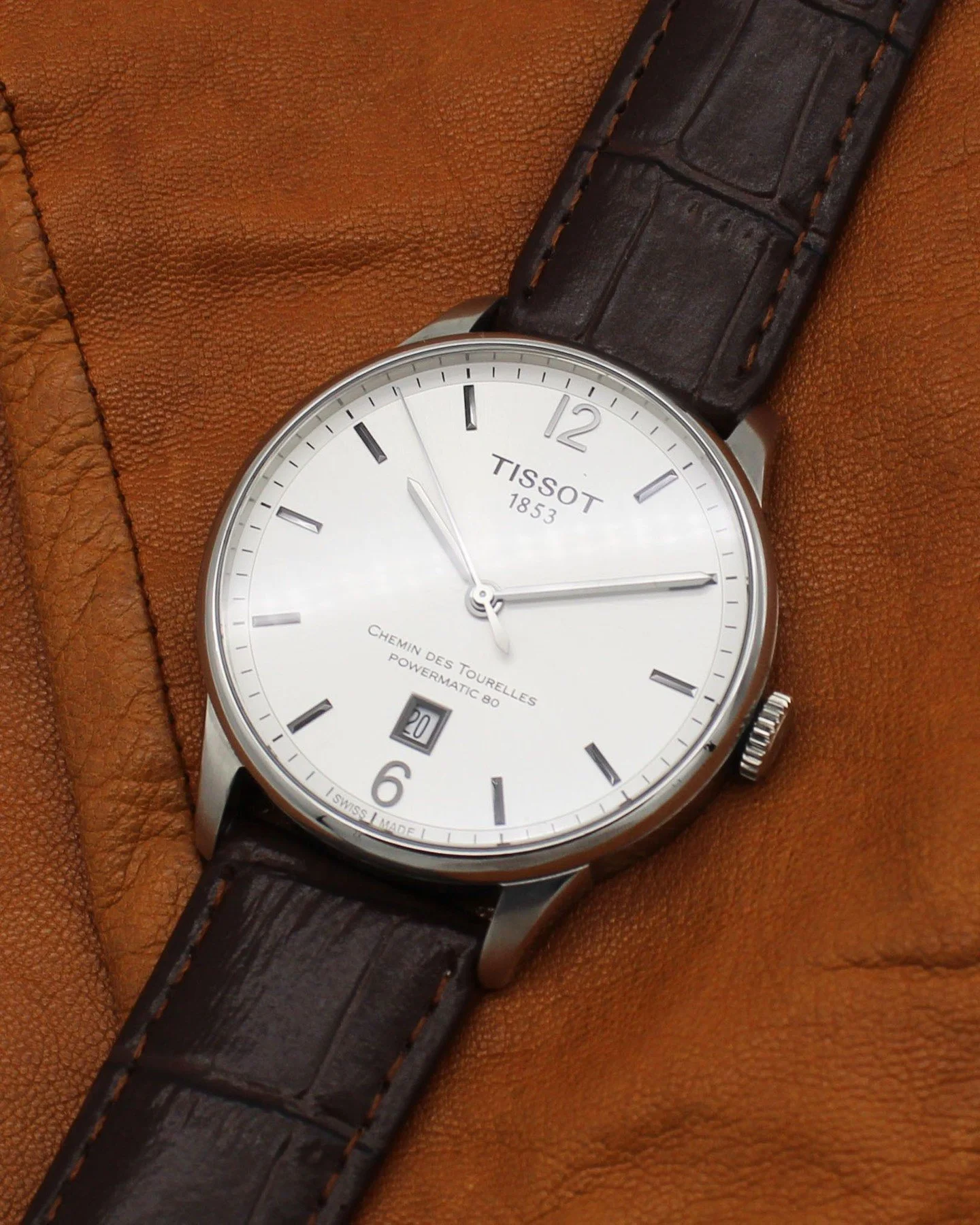 Tissot Chemin des Tourelles Powermatic 80 🤍🤎⌚

The slim polished case, crisp applied markers, and discreet date window keep the dial perfectly balanced, while the Powermatic 80 automatic movement delivers an impressive 80-hour power reserve.

✨ Pow