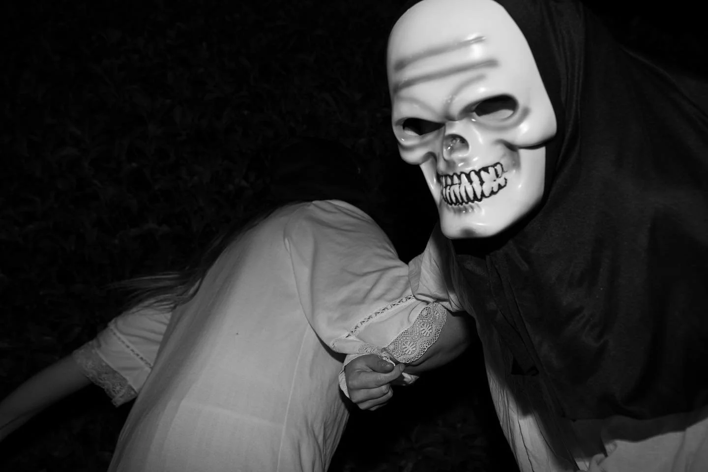 While I&rsquo;m planning the final shoot, have some more cool lighting test photos- more things to come 

Models - @sophiaa_joness @ema_wyeth 
Costume - @kitsch.obscene 

#photography #aubphoto #blackandwhite #samhain #folklore #halloween