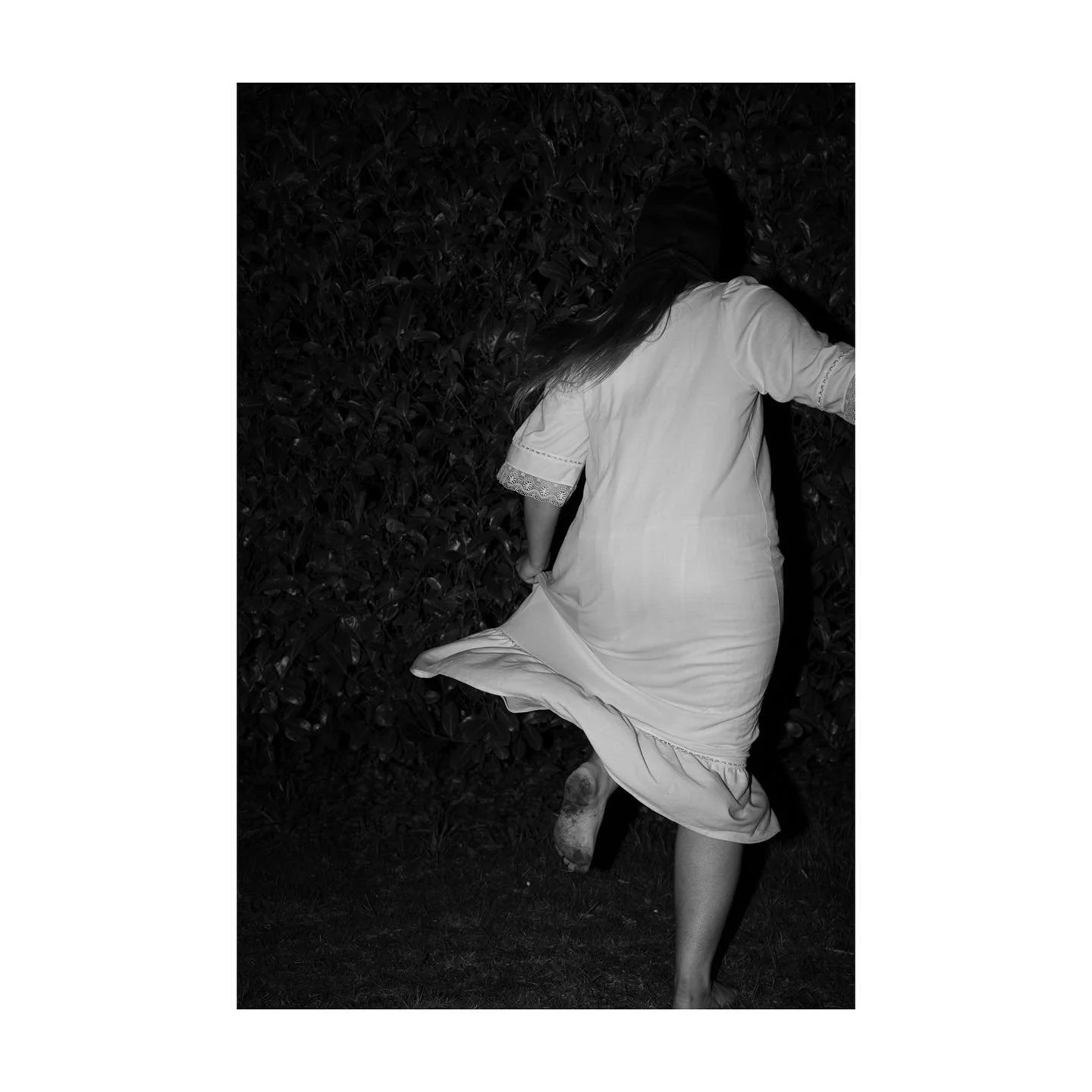 Thought this quick lighting test looks way cooler than intended, so enjoy. 

Models - @ema_wyeth @sophiaa_joness 
Costume - @kitsch.obscene 

#photography #photo #portrait #samhain #folklore #aubphoto