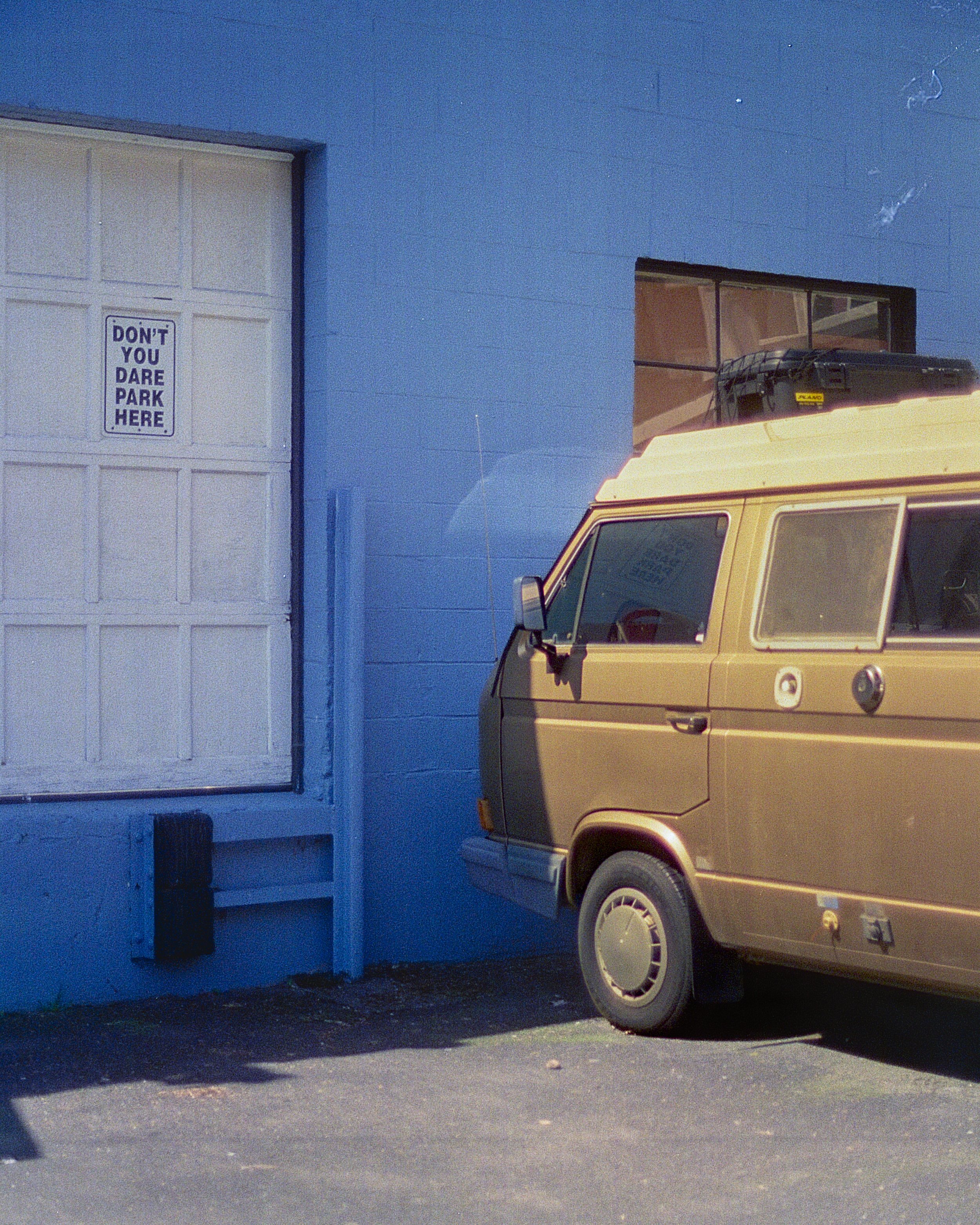 Gold van. Portland 2025