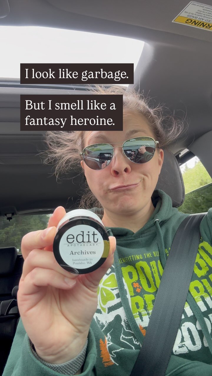 I can’t get enough of these #fourthwing scents from @awaywithwordsbooks — On an unrelated note, I’m stocking up on oranges at Costco to attack my Jack-Barlowe-sized problems with the intensity of a rider/scribe/creative-bad-ass. I m