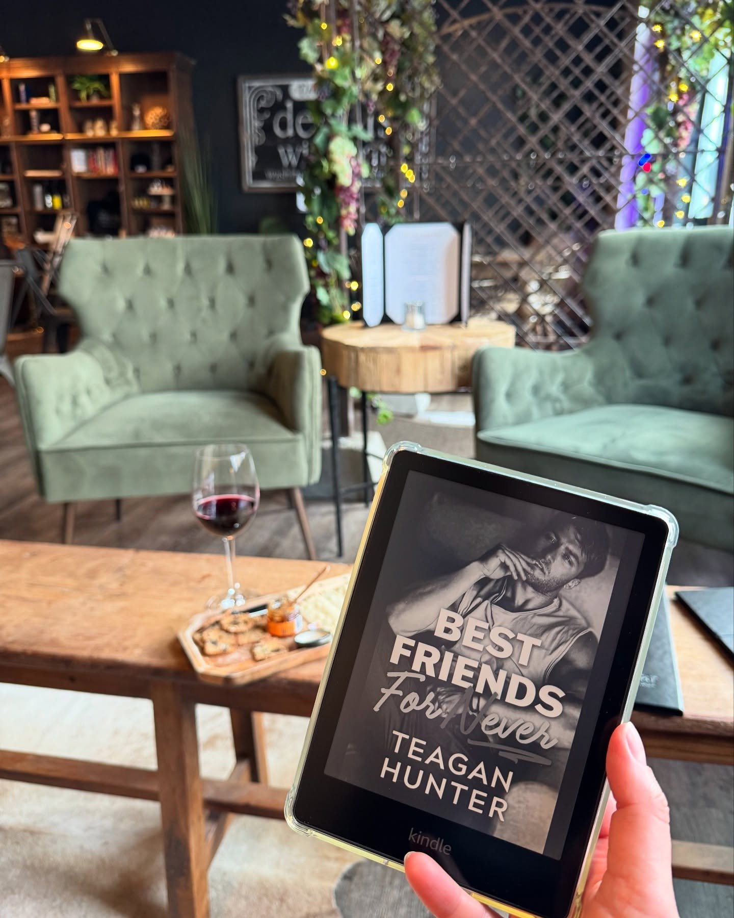 I can’t decide which I’m loving more… Noel, Parker, or this delicious Sangiovese from @marrowstonevineyards — Either way, this is already my favorite @teaganhunterwrites book. And my favorite wine at @detailswinebar 🍷📖 #dri