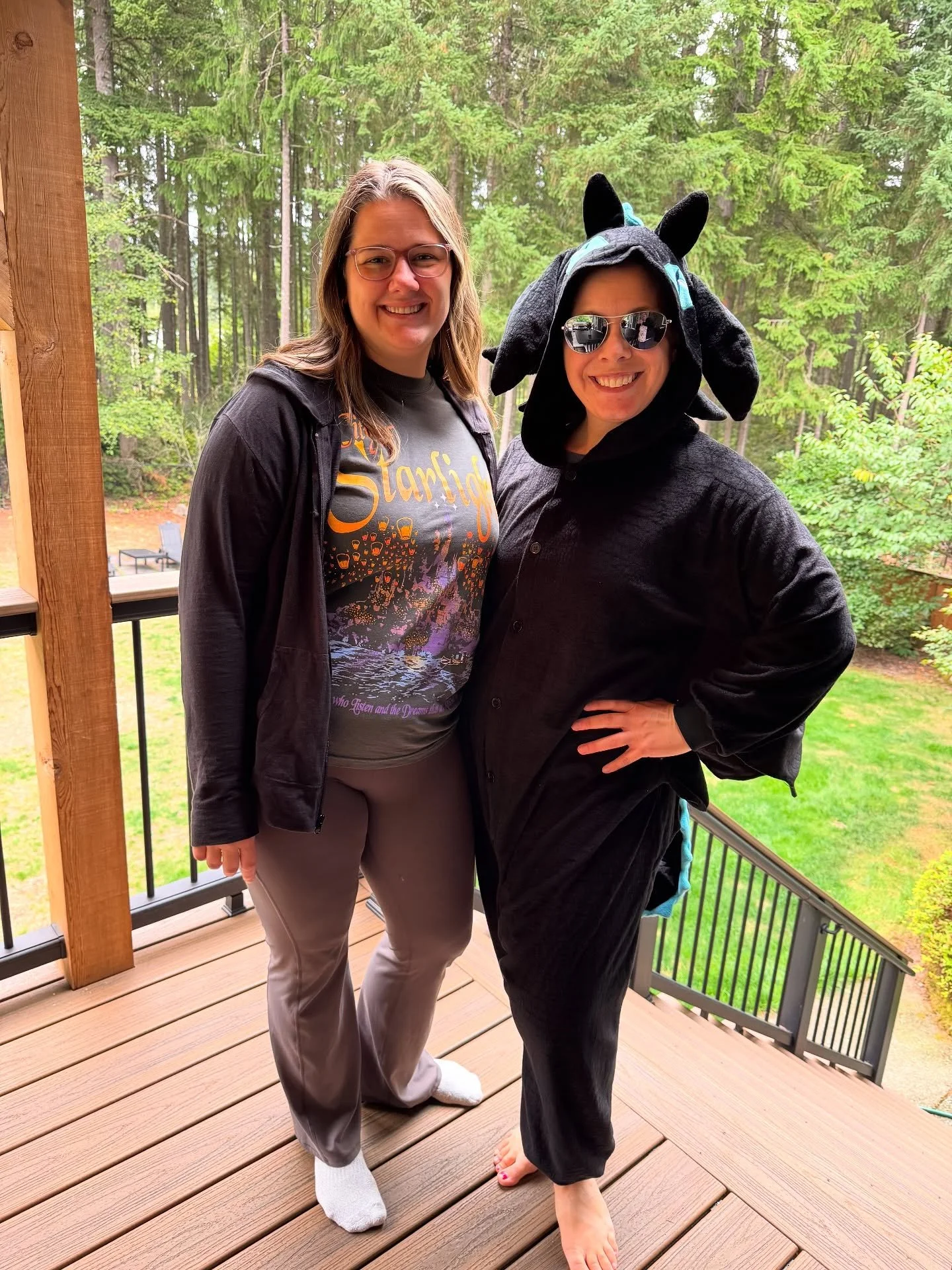 Loved getting to go to the virtual #EverflameBall with @melissalong6113 dressed as a poor imitation of #sorae 🔥 I adore @authorpenncole and so glad to also hear from @authorljandrews and @melissa_k_roehrich with the @fantasyfangirlspod - thanks to @