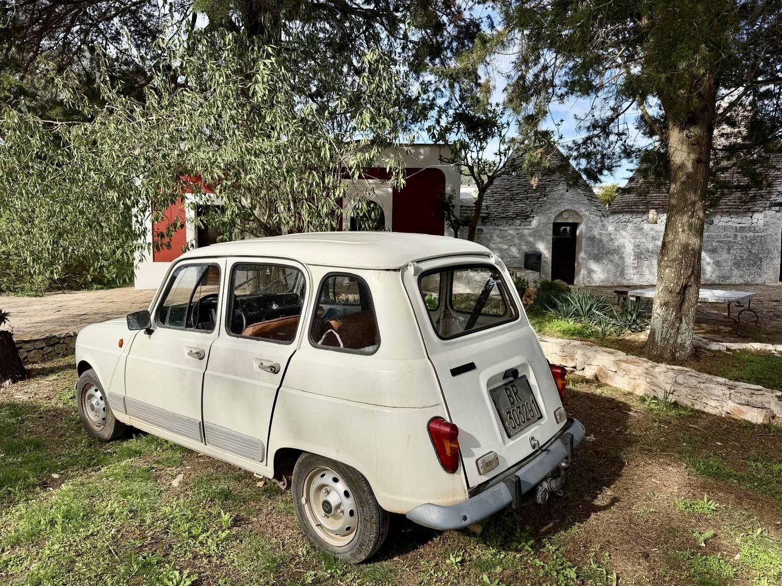Casa Cilona Renault 4.jpg