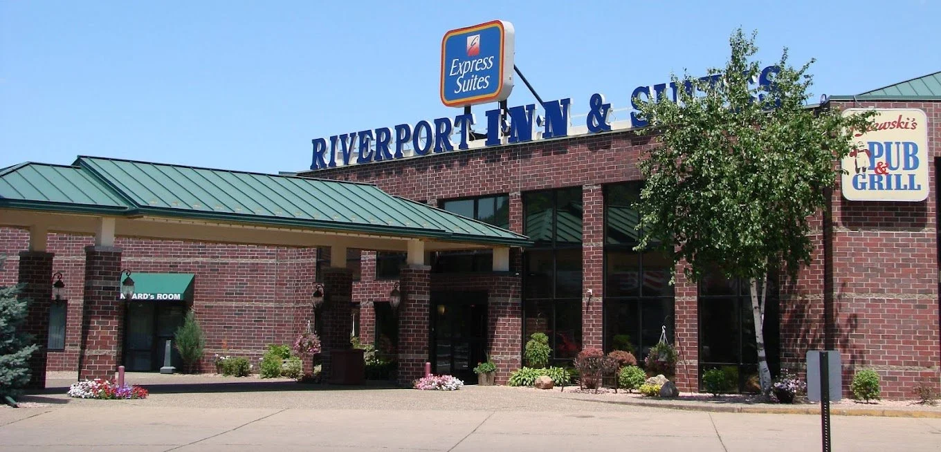 Front entrance of Riverport Inn and Suites