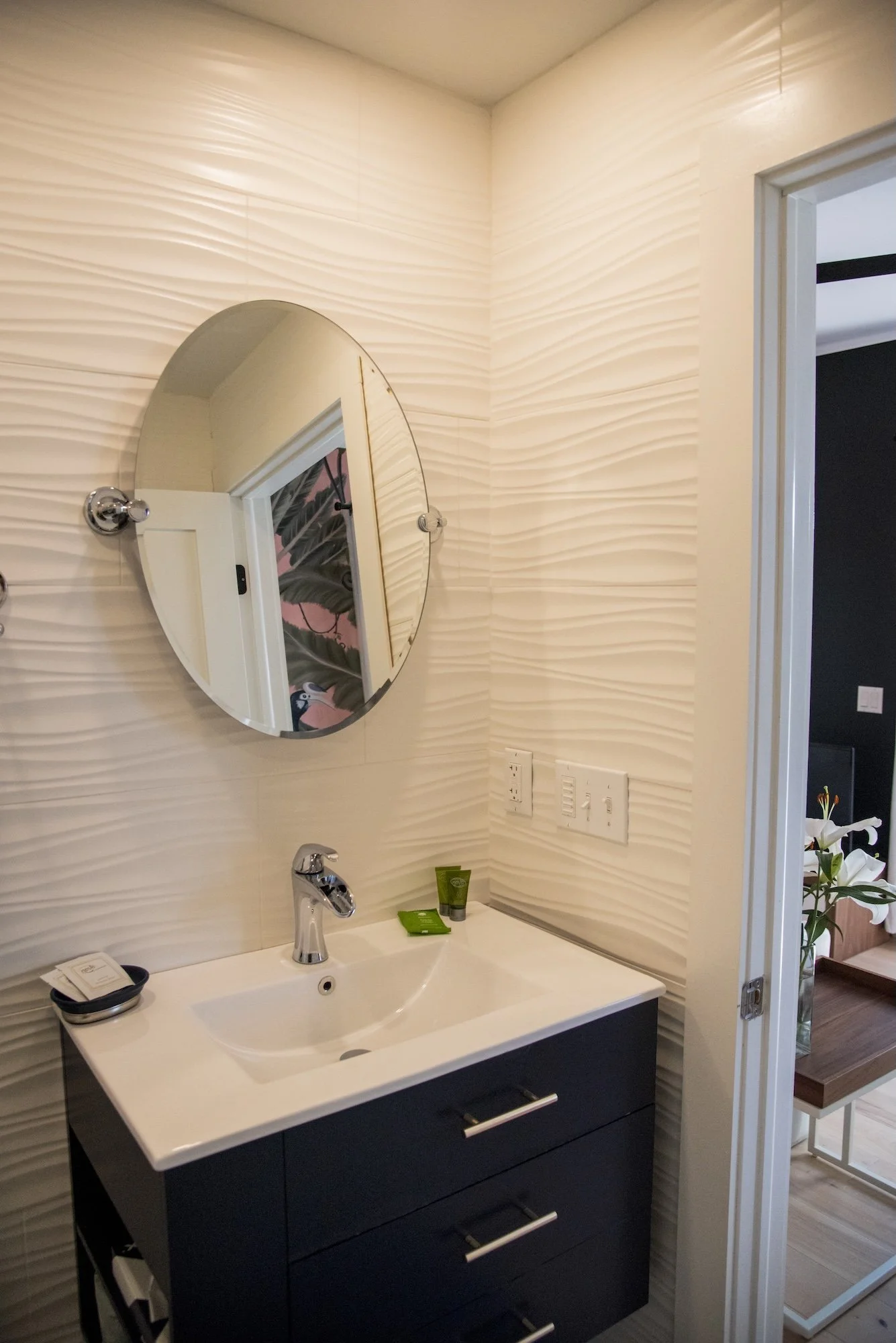 room-2-bathroom-vanity.jpg