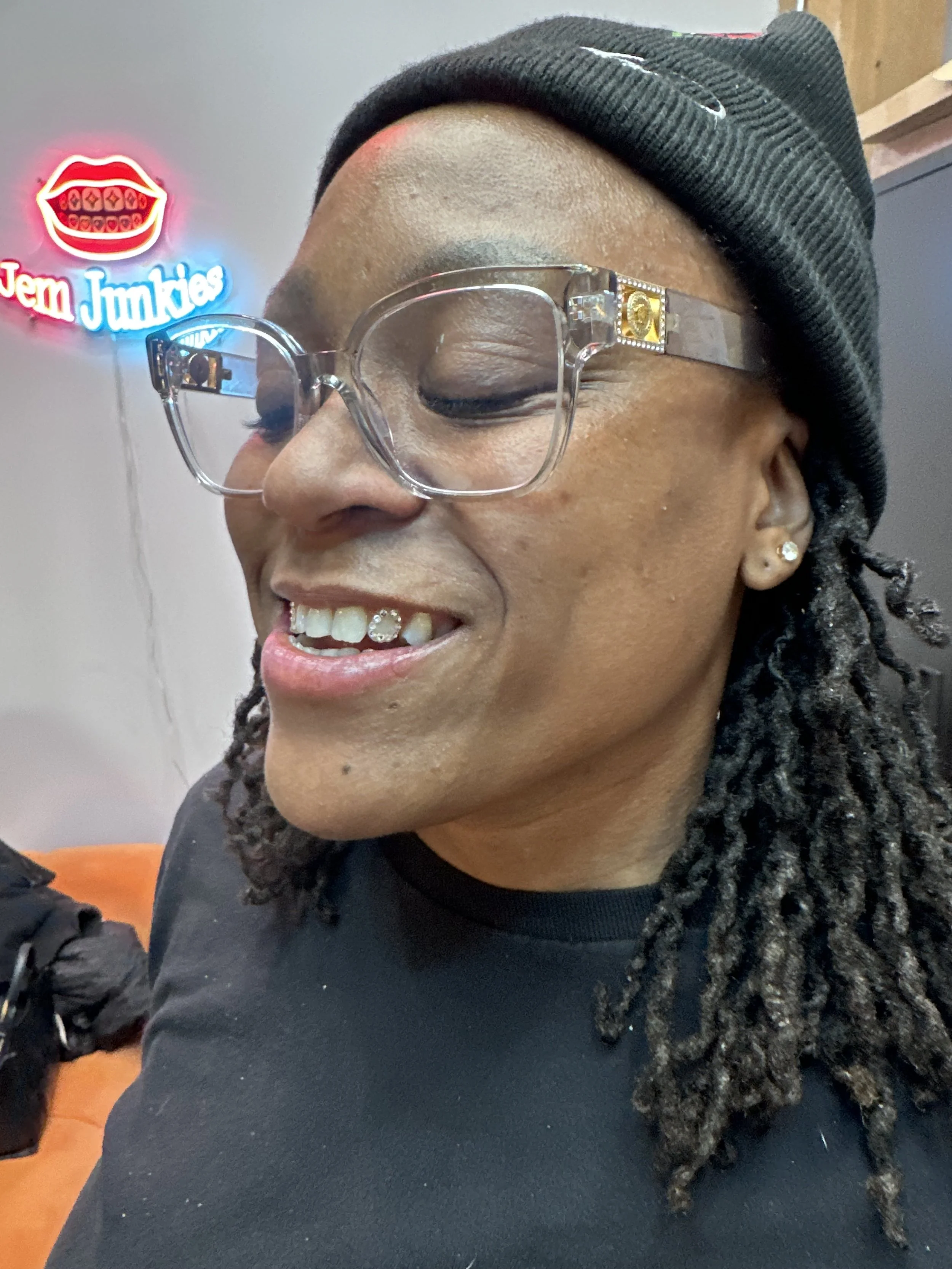 Tooth Gem Safety: What to Know Before Getting Tooth Gems applied in Chicago with Jem Junkies