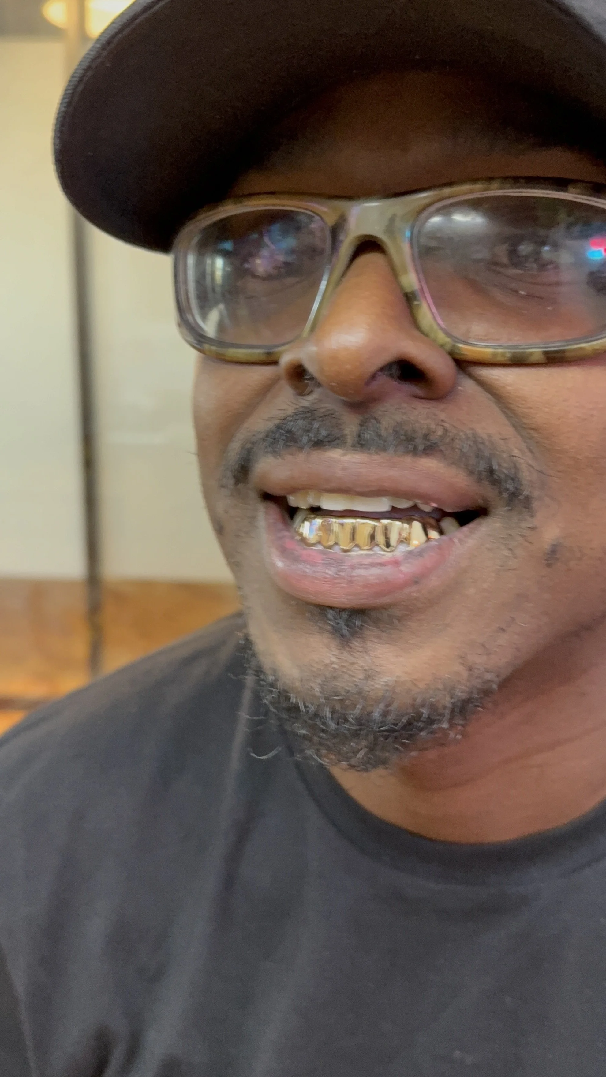 6pc bottom  silver with diamond dust fangs Chicago