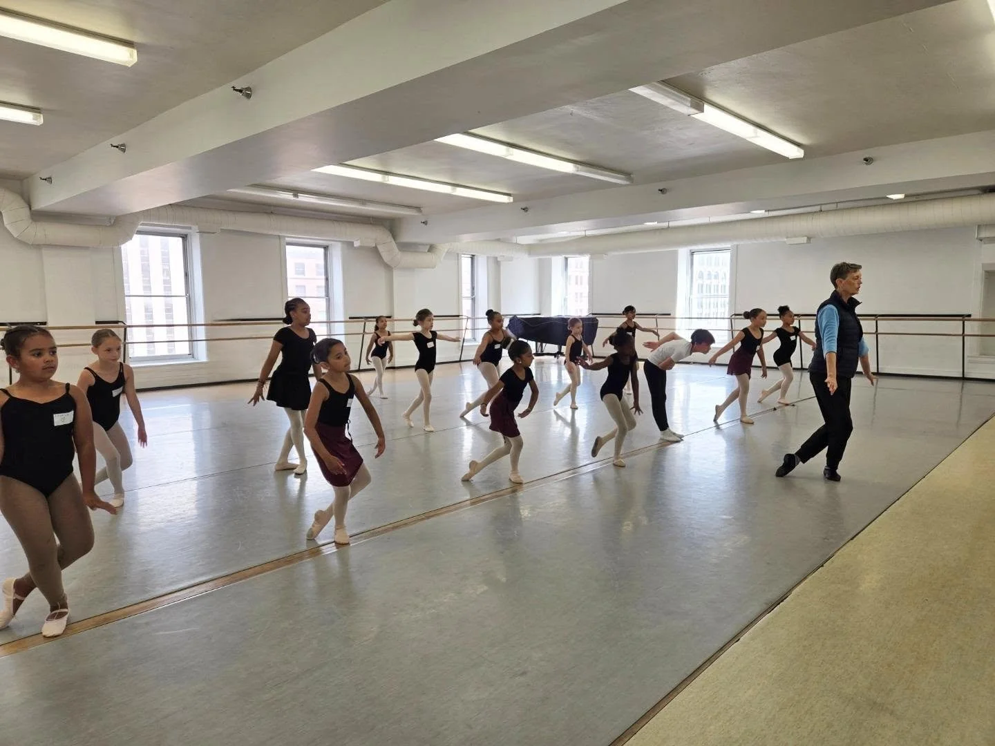 Dancers working hard on day 3!!

💕🤍

#ballet #variation #balletclass
