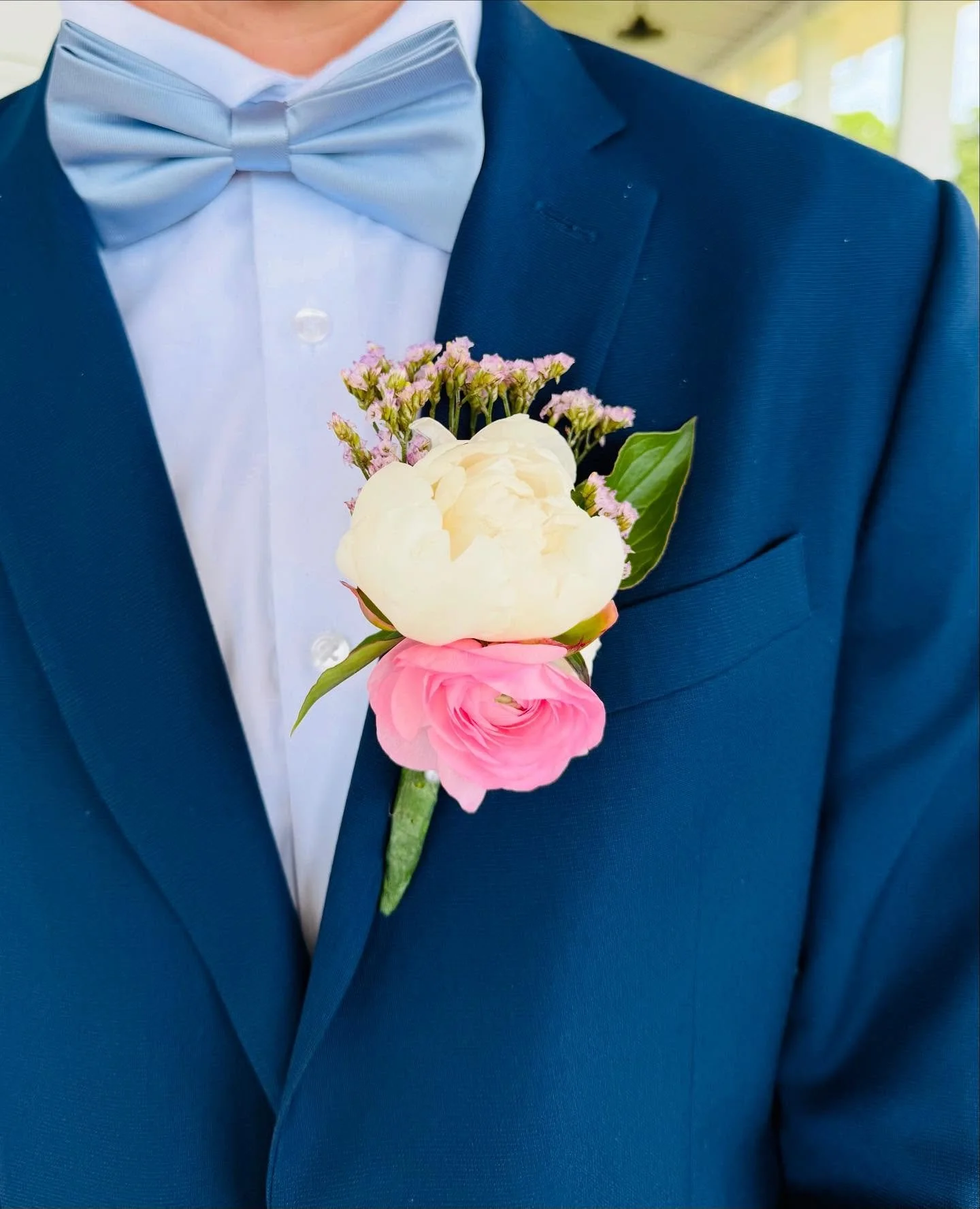 Bloomed and Rooted did our first Prom wristlet corsage, and boutonniere this weekend! Thank you @wpmegan 
#prom #boutonniere #corsage #corsagesandboutonni&egrave;res #bloomedandrooted #winterparkflorist #floral