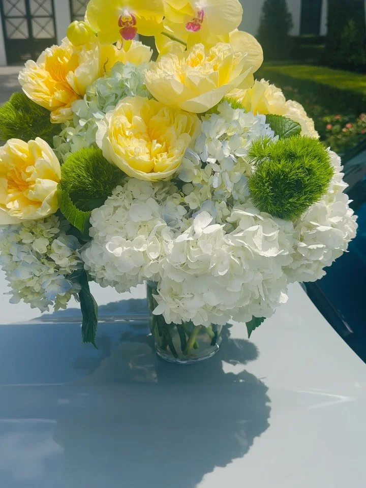Anniversary delivery! #yellow #sunshine #bloomedandrooted #winterparkflorist