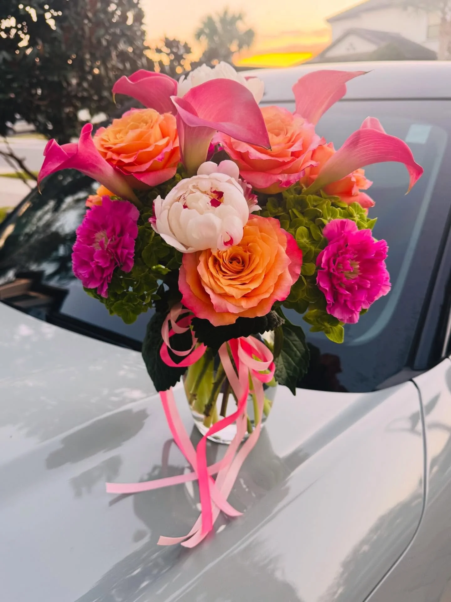 Sunset and blooms 💐 #winterparkflorist #bloomedandrooted #pinksandoranges